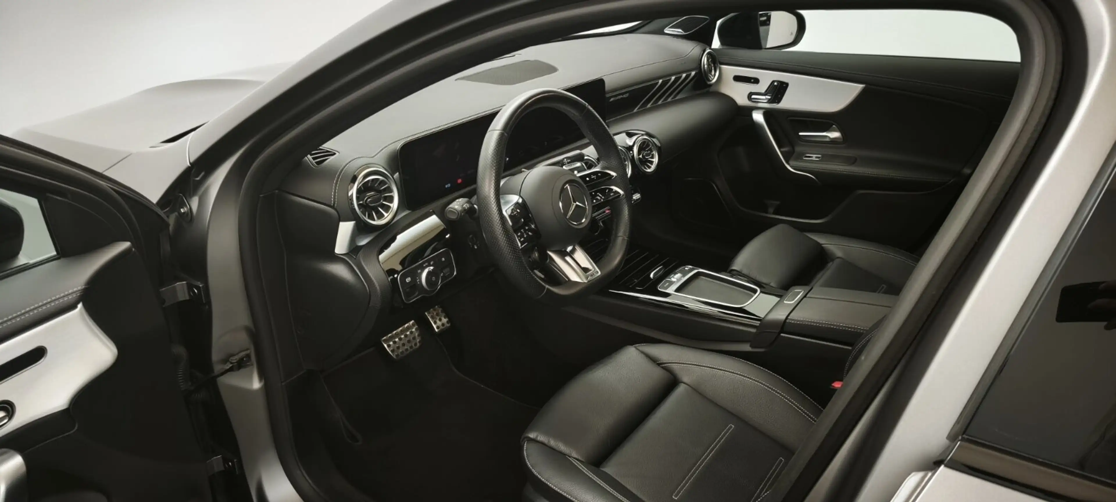 Mercedes-Benz A 35 AMG A 35 4M Pano Distr 360 Multibeam Spur Night Burm — photo 11