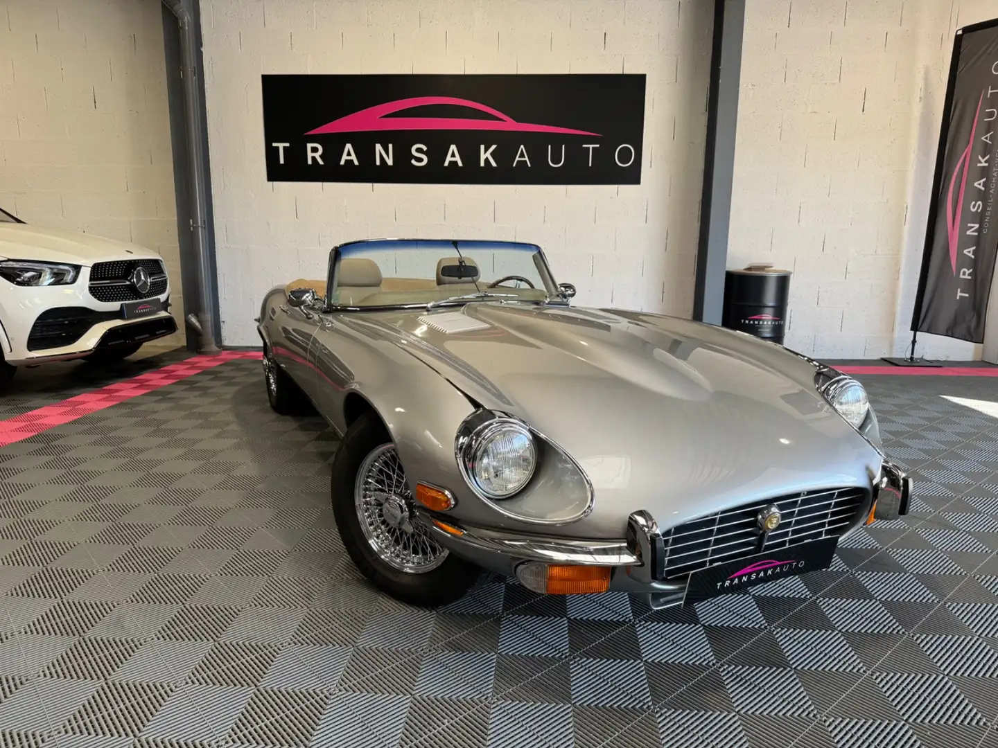 Jaguar E-Type Gris - 1
