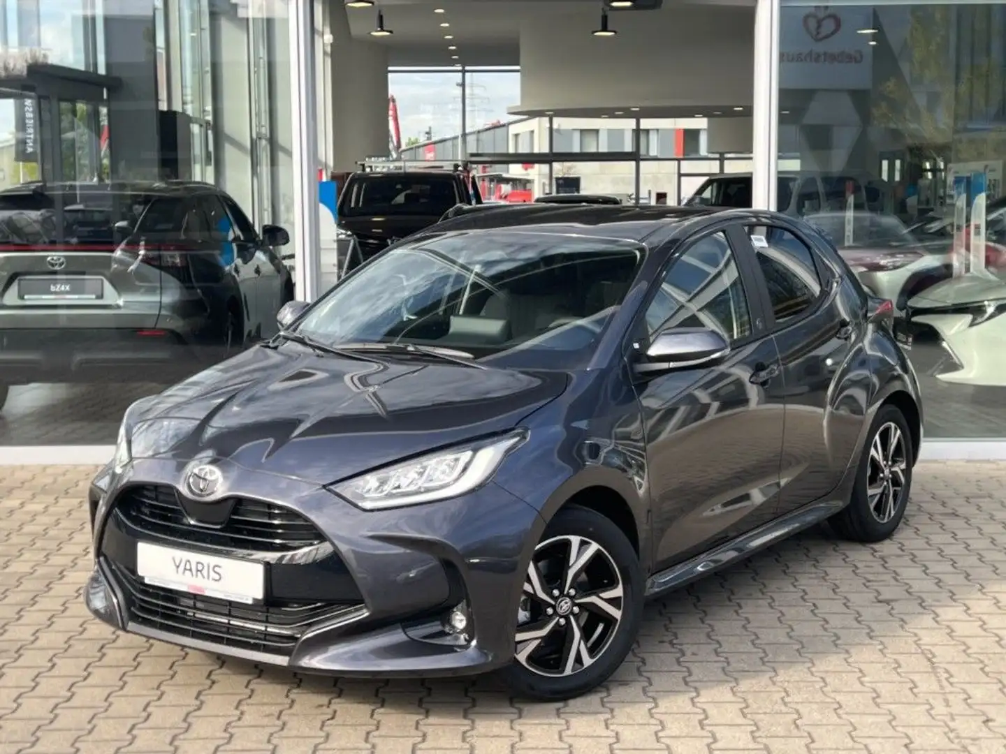 Toyota Yaris Hybrid 116 1.5 VVT-i Teamplayer Grau - 2