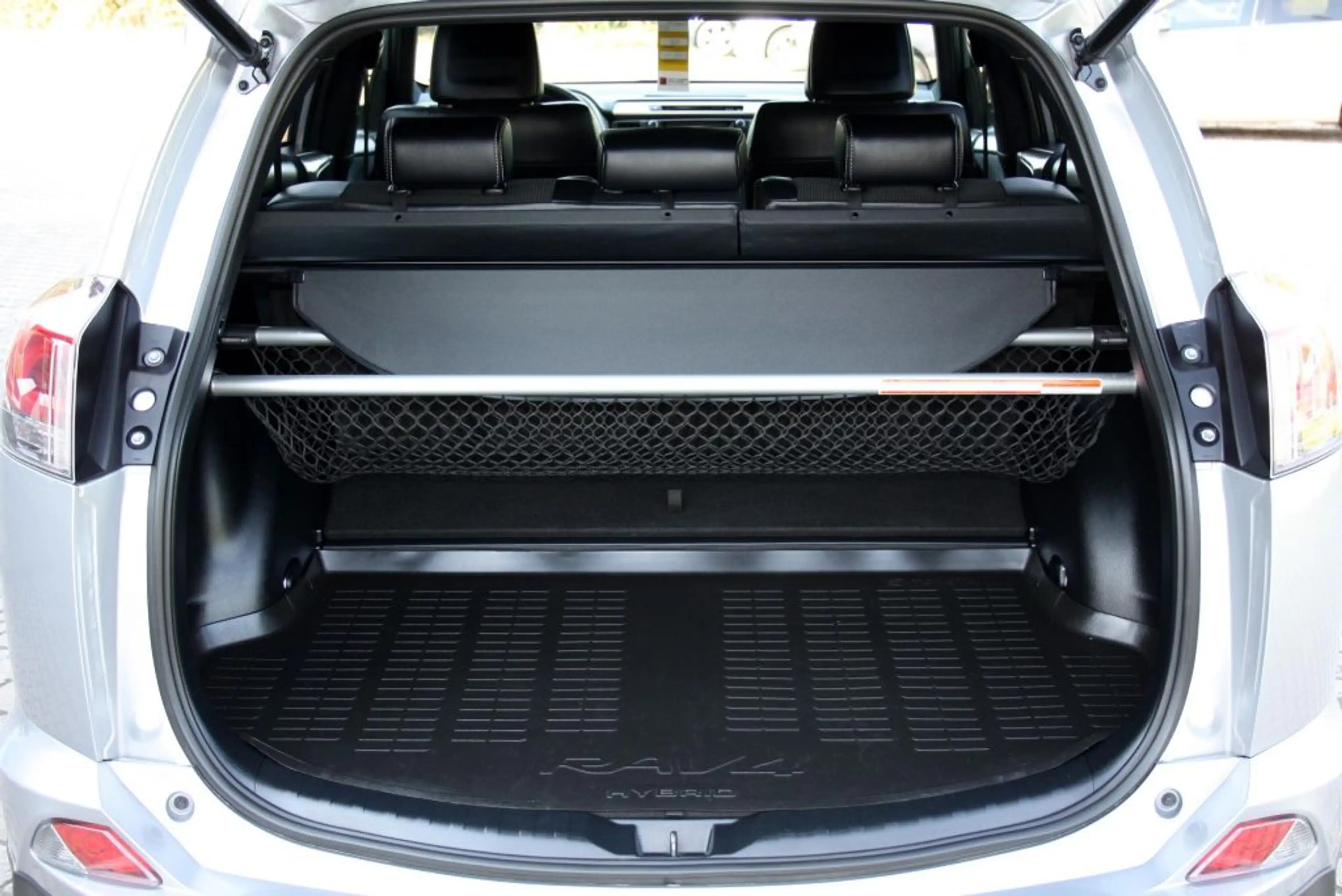 Toyota RAV 4 — photo 13