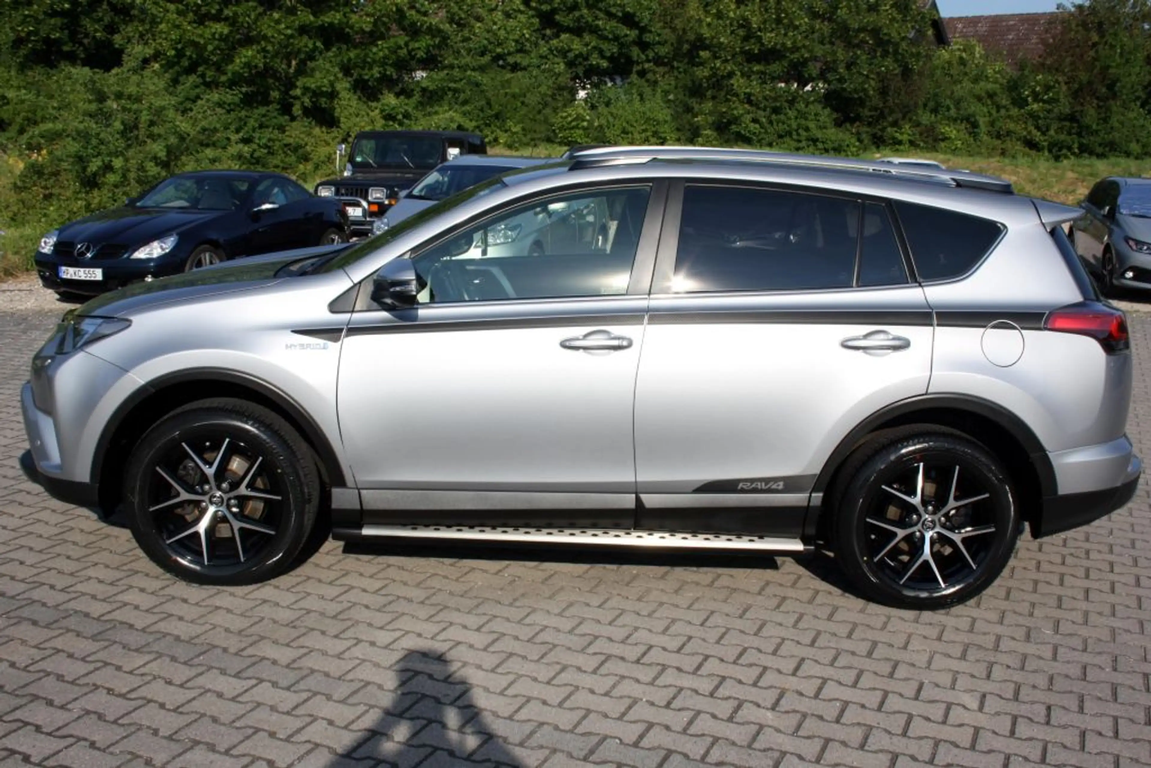 Toyota RAV 4 — photo 2