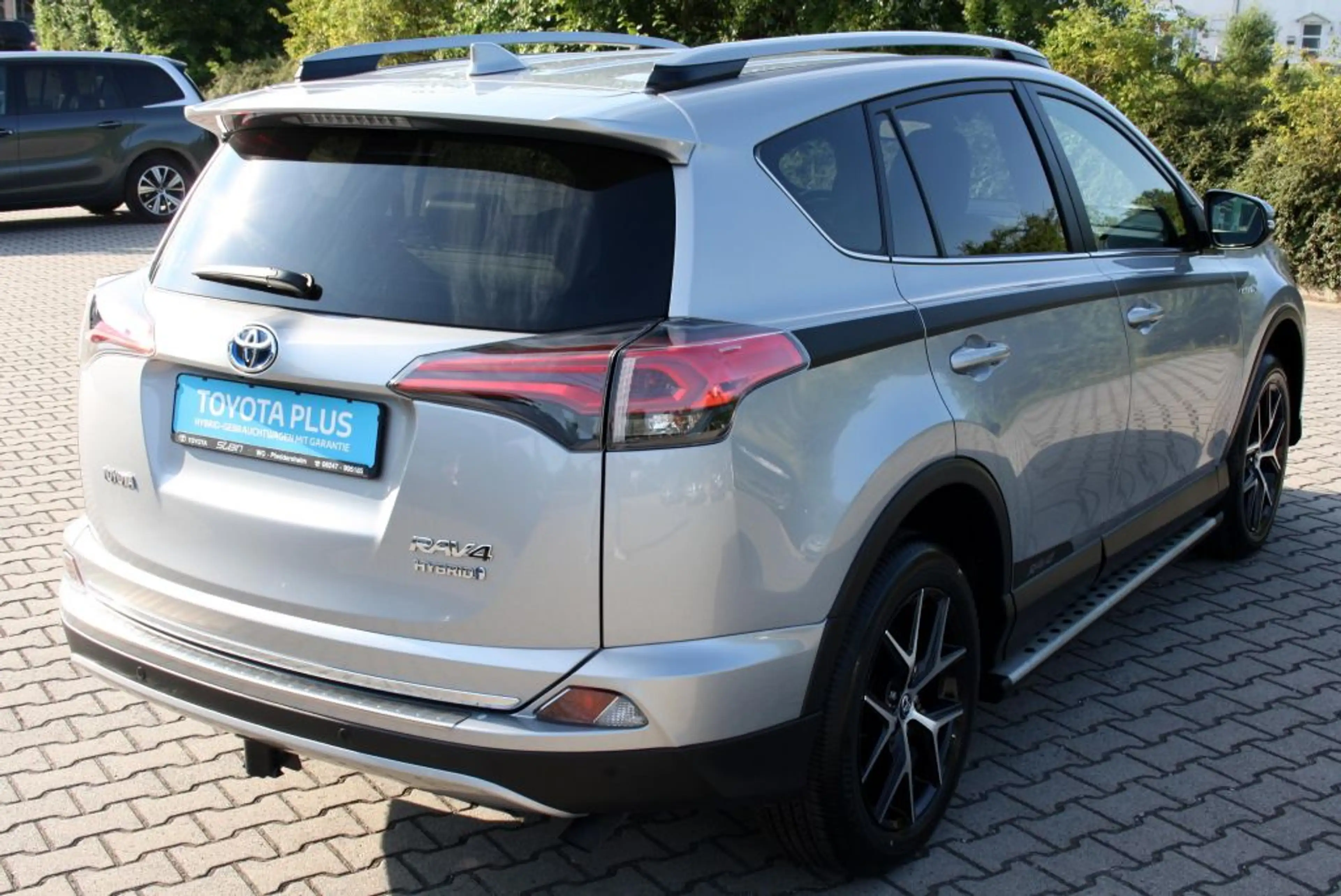 Toyota RAV 4 — photo 5