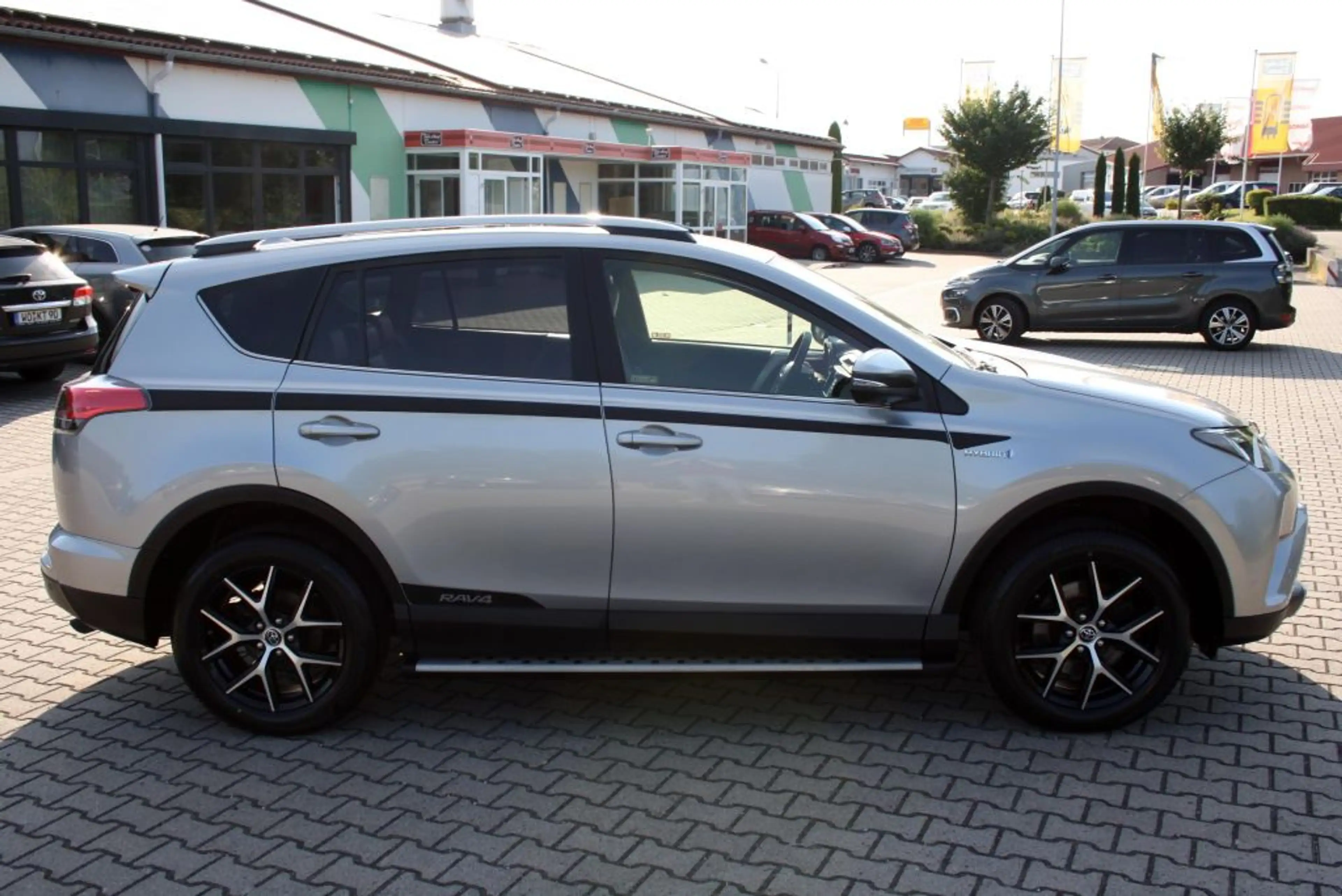 Toyota RAV 4 — photo 6