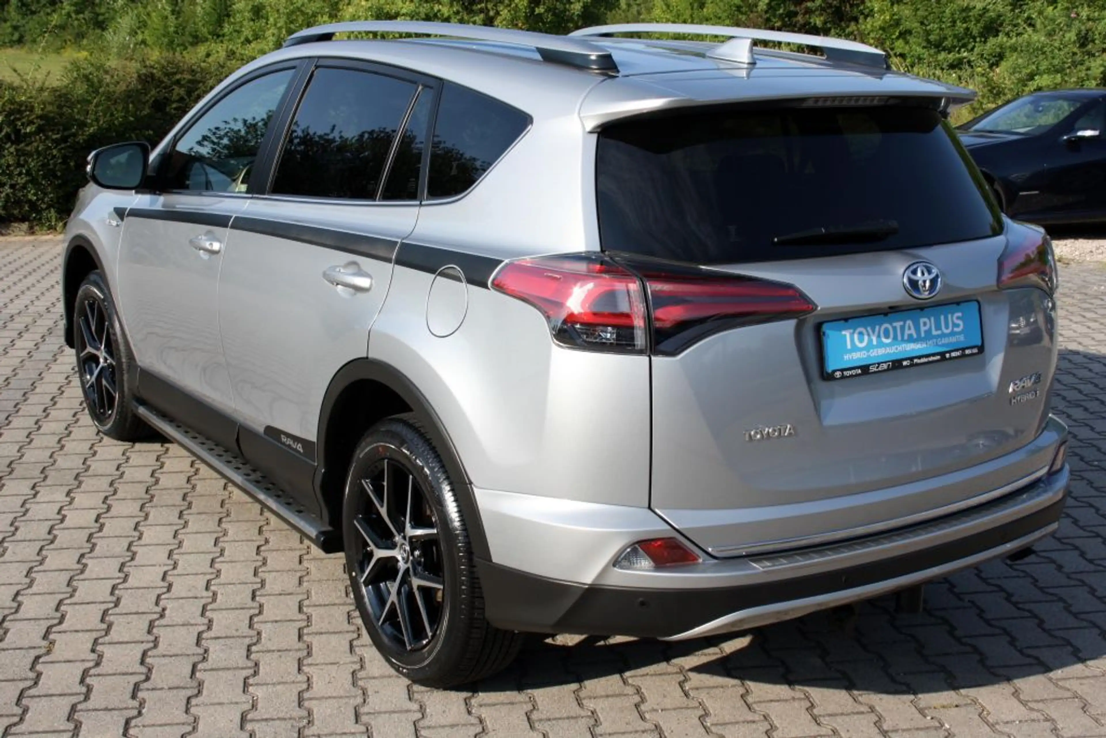 Toyota RAV 4 — photo 3