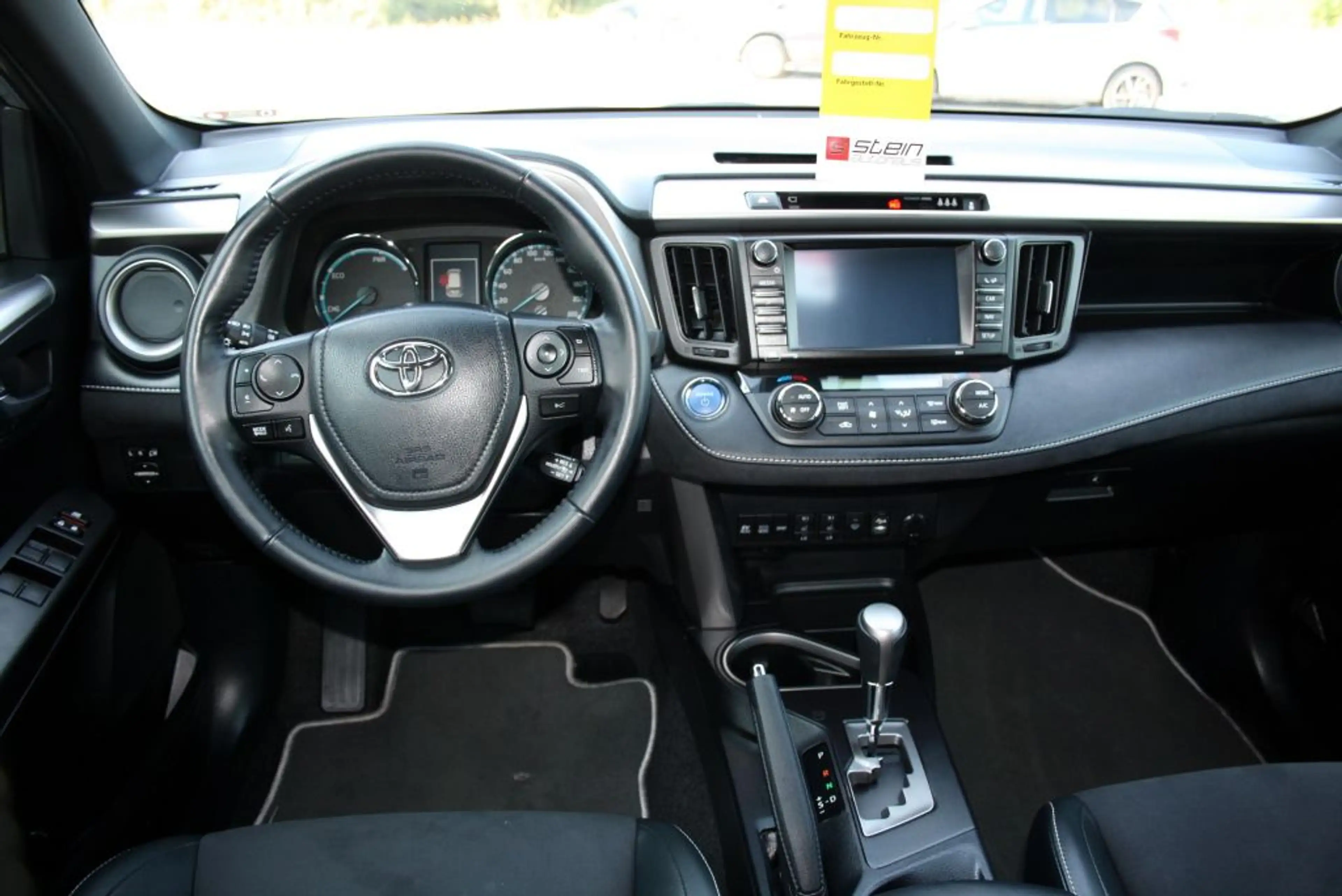 Toyota RAV 4 — photo 9