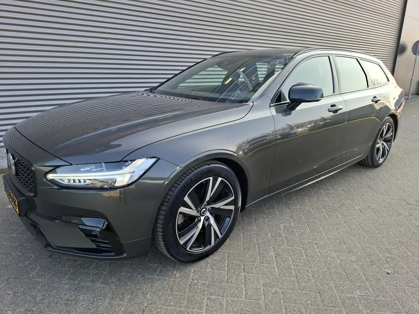 Volvo V90 2.0 B4 Inscription | Panoramadak | Adaptive cruise Grau - 2