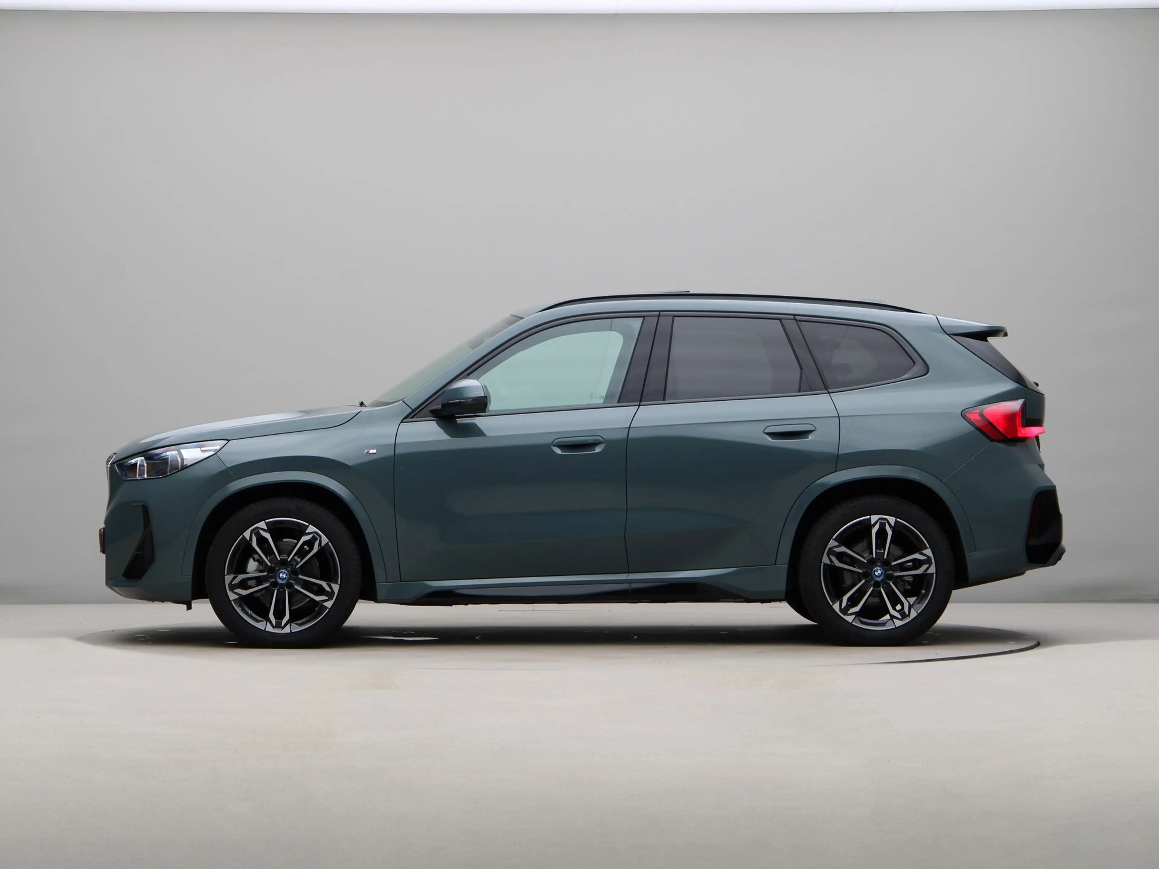 BMW iX1 eDrive20 67 kWh M Sport Edition — photo 12