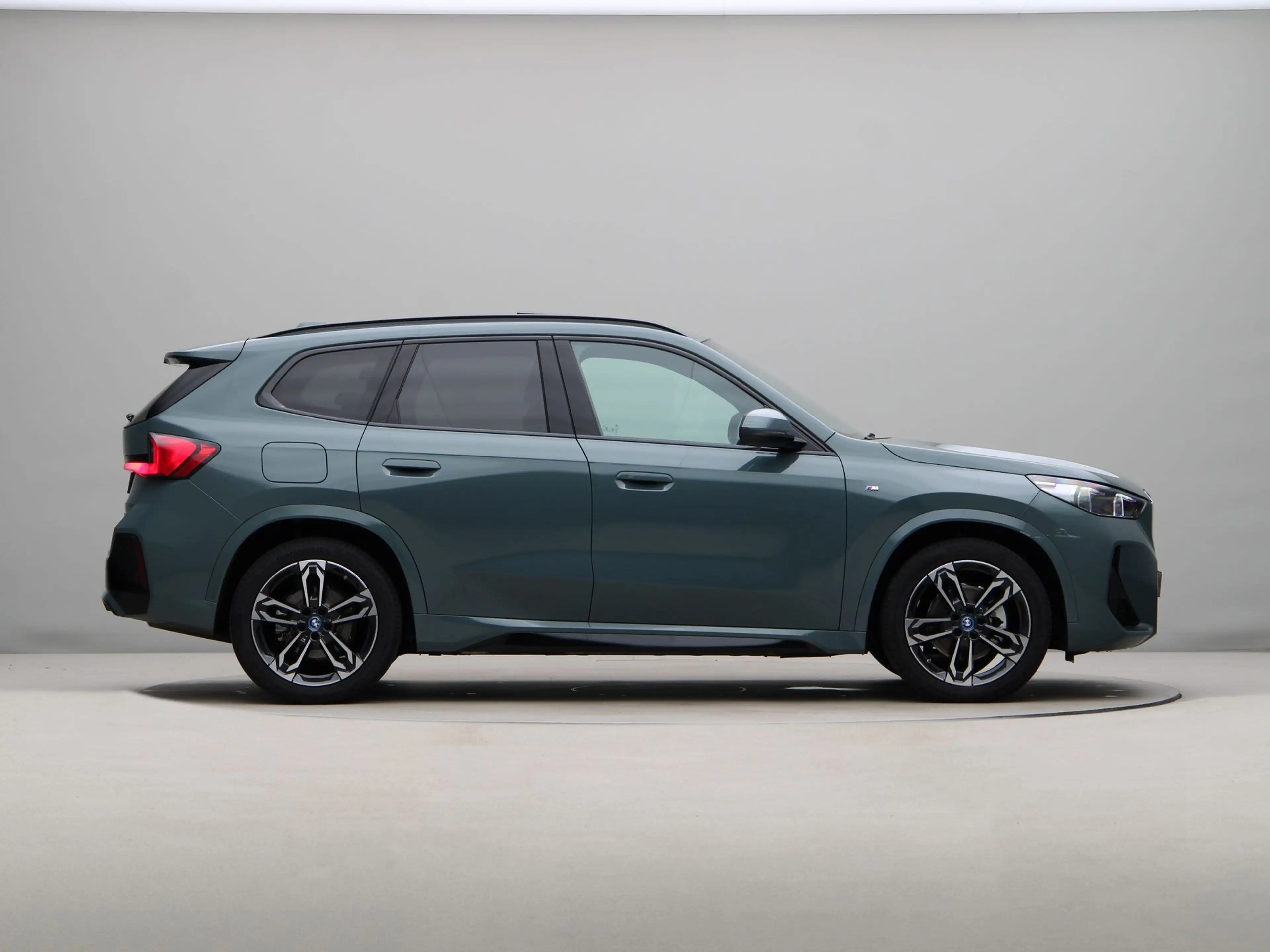 BMW iX1 eDrive20 67 kWh M Sport Edition — photo 8