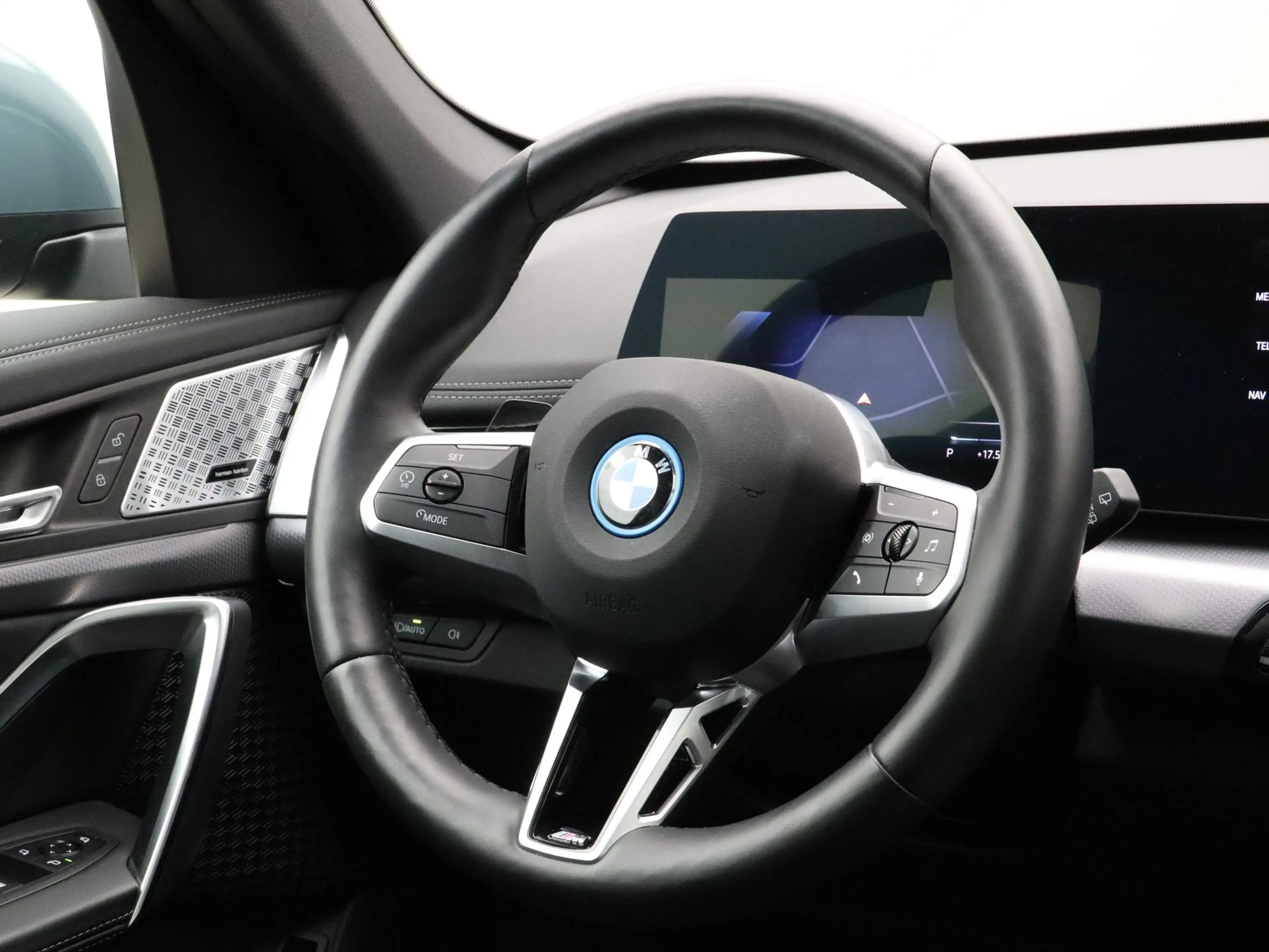 BMW iX1 eDrive20 67 kWh M Sport Edition — photo 2