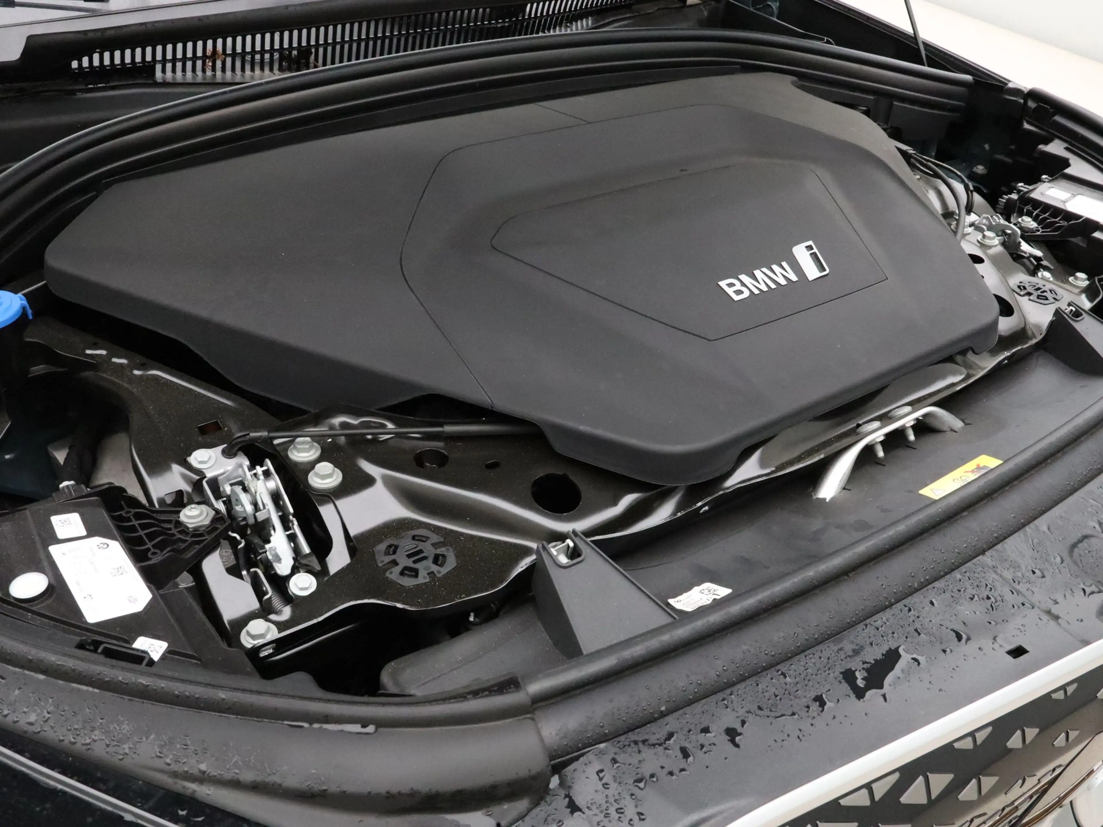 BMW iX1 eDrive20 67 kWh M Sport Edition — photo 4