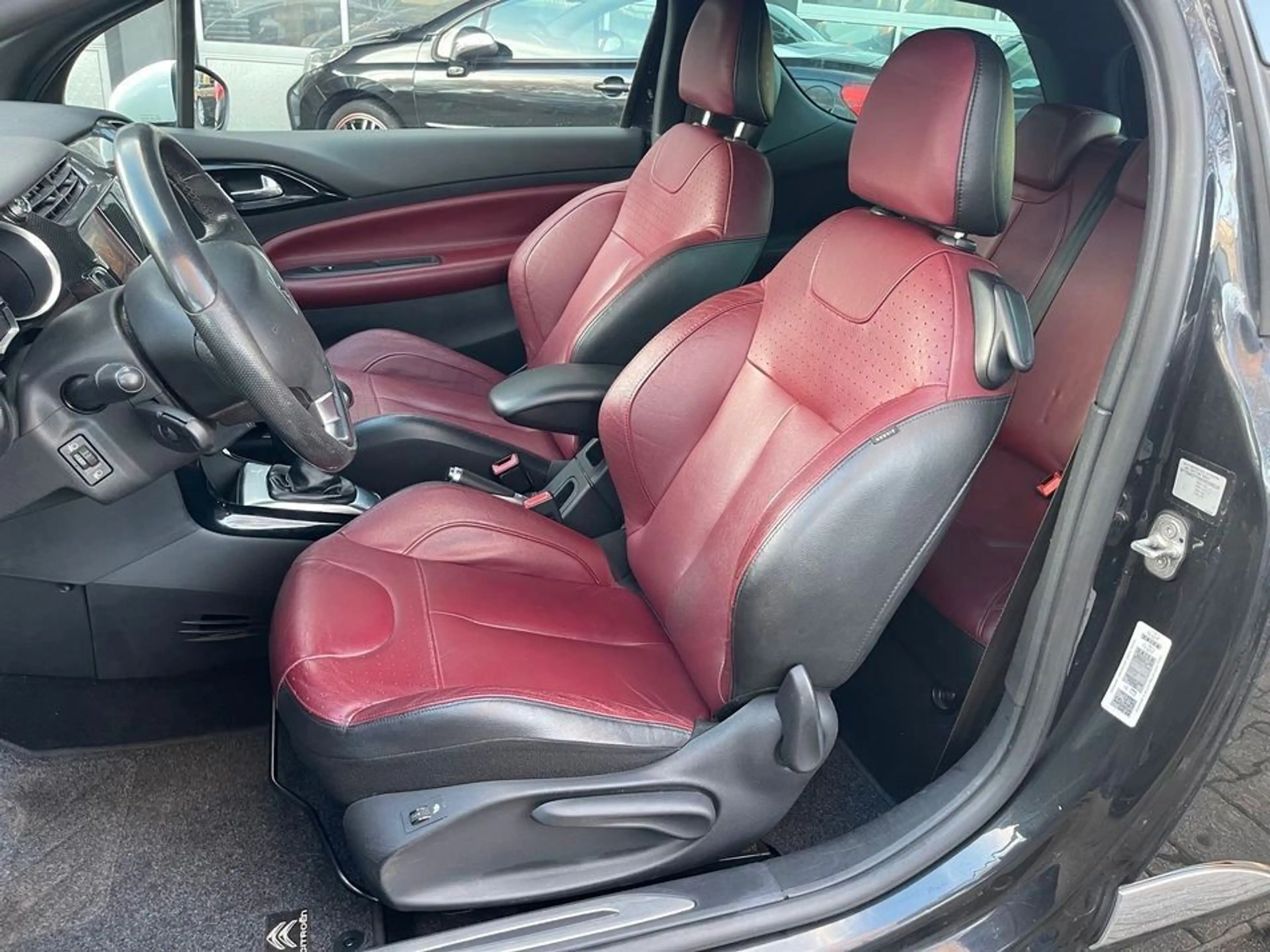 DS Automobiles DS 3 156PS*KLIMAAUTOM*LEDER*NAVI*LM 17"*PDC — photo 4