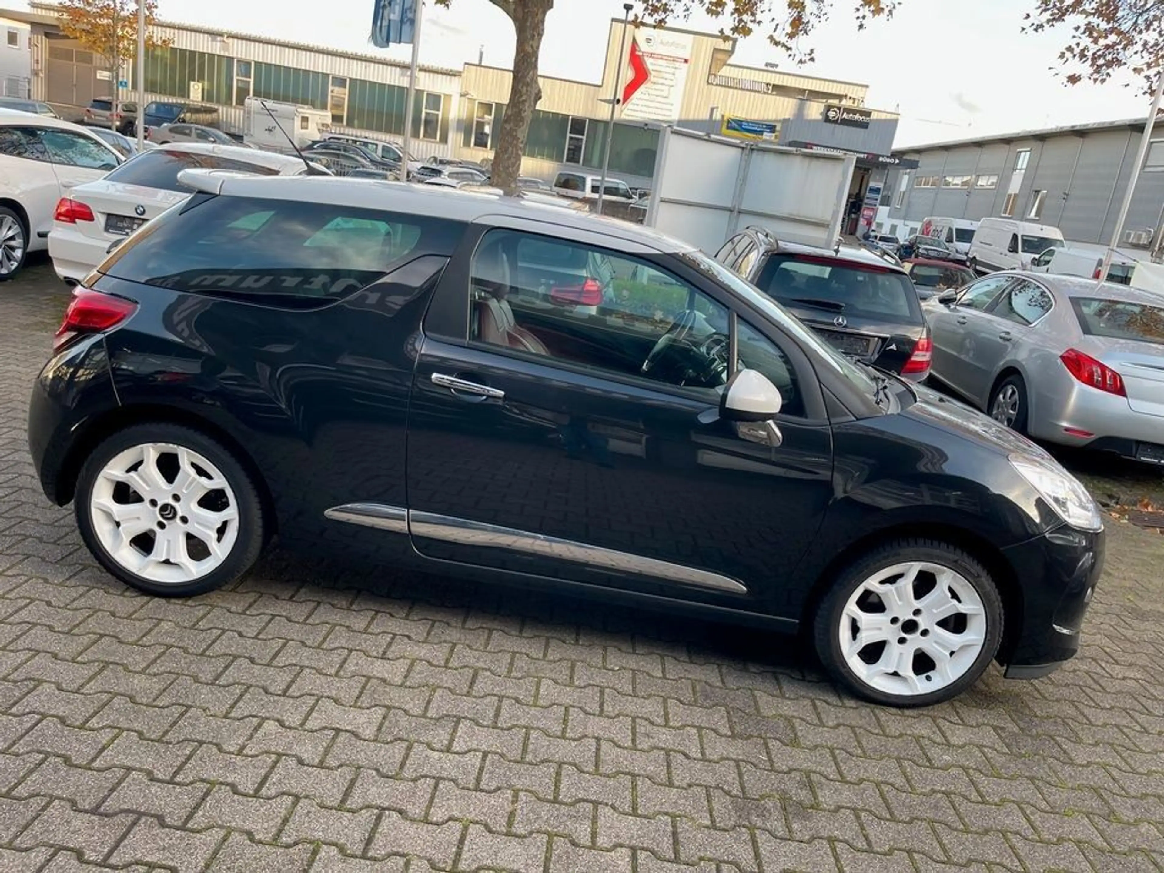 DS Automobiles DS 3 156PS*KLIMAAUTOM*LEDER*NAVI*LM 17"*PDC — photo 9