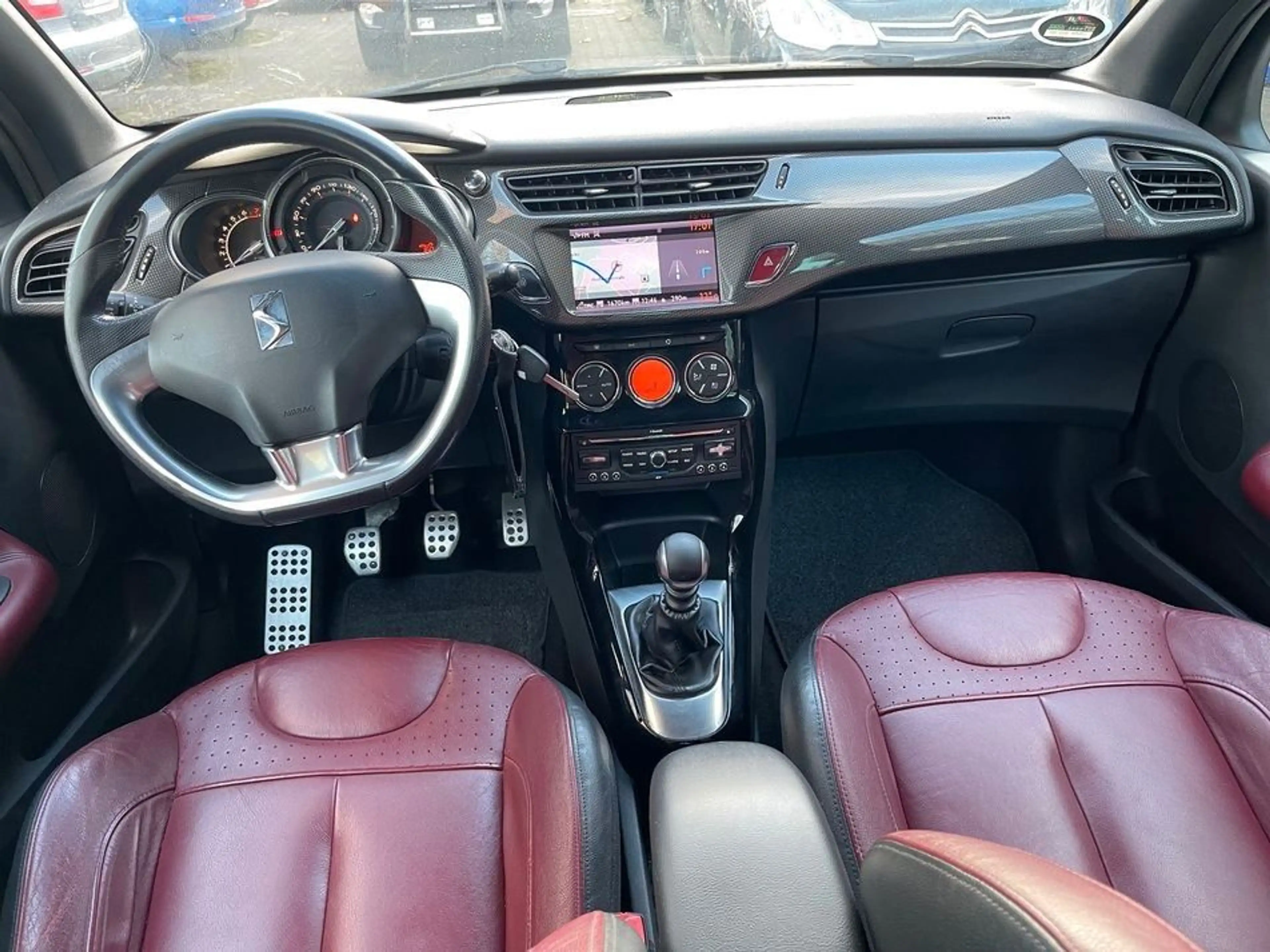 DS Automobiles DS 3 156PS*KLIMAAUTOM*LEDER*NAVI*LM 17"*PDC — photo 2