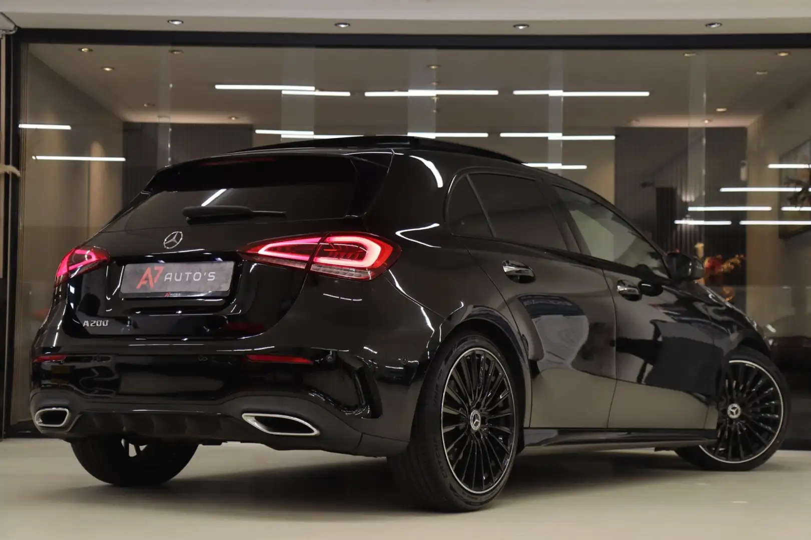Mercedes-Benz A 200 AMG /PANO/MEMORY/KEYLESS/CAMERA/VOL! Noir - 2