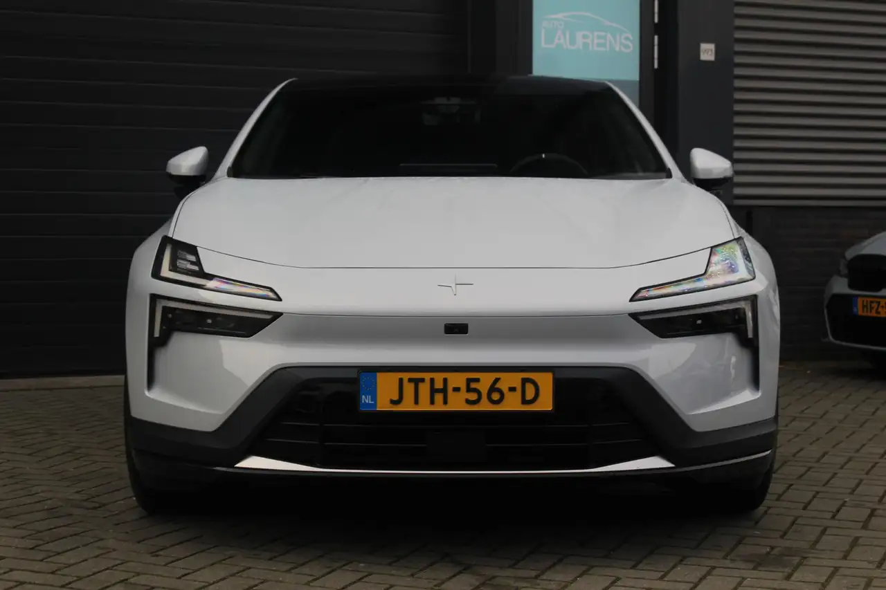 Polestar 4 2025