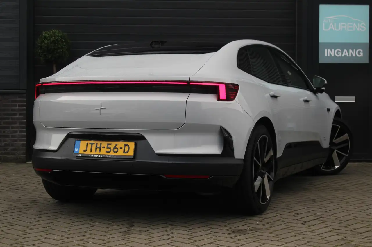 Polestar 4 2025