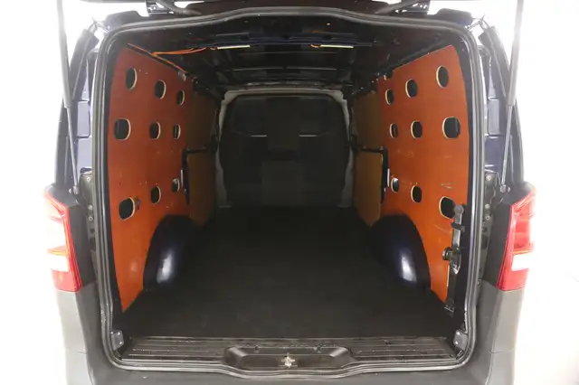 Mercedes-Benz Vito view 3