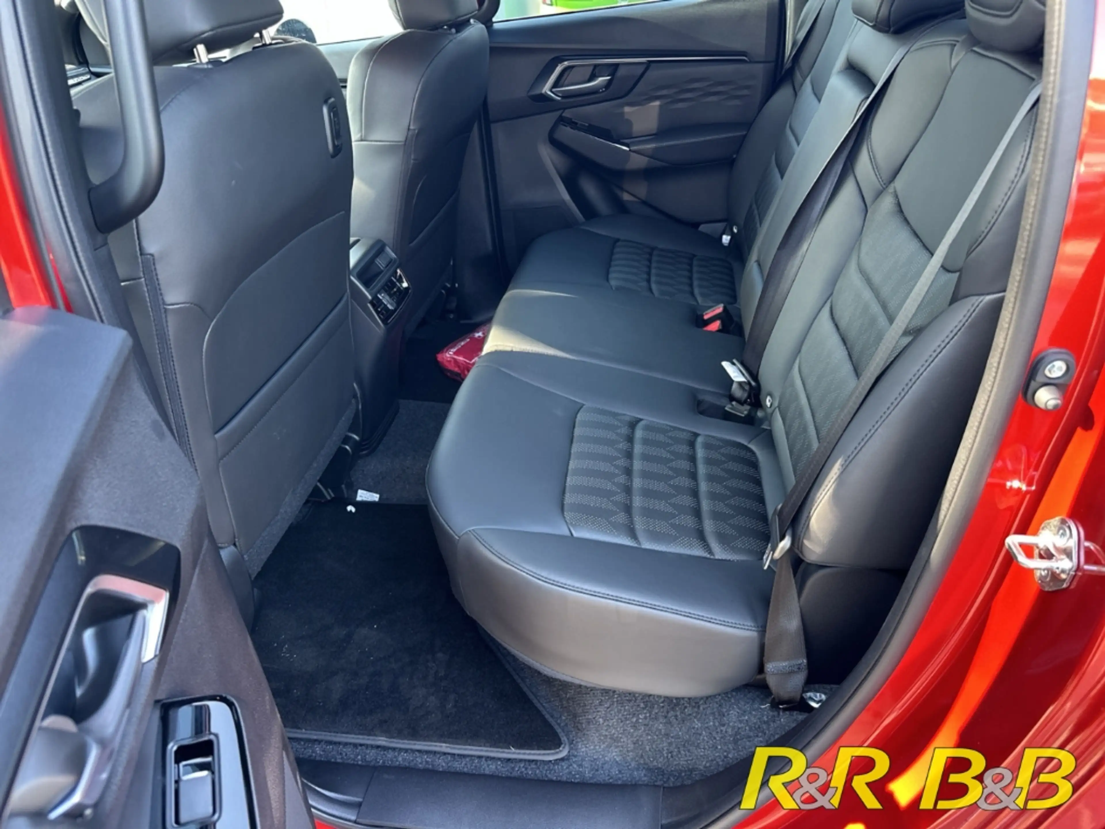 Isuzu D-Max 1.9 D V-Cross Double Cab AWD AT LEDER+SHZ+CARPLAY+ — photo 10