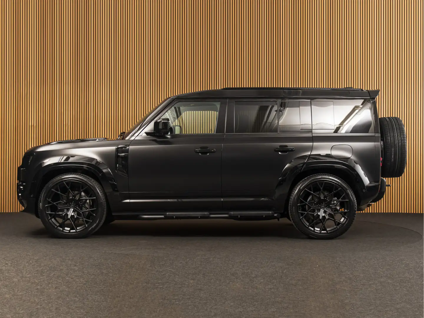 Land Rover Defender 110 2.0 P300e 110 X-Dynamic HSE URBAN Schwarz - 2