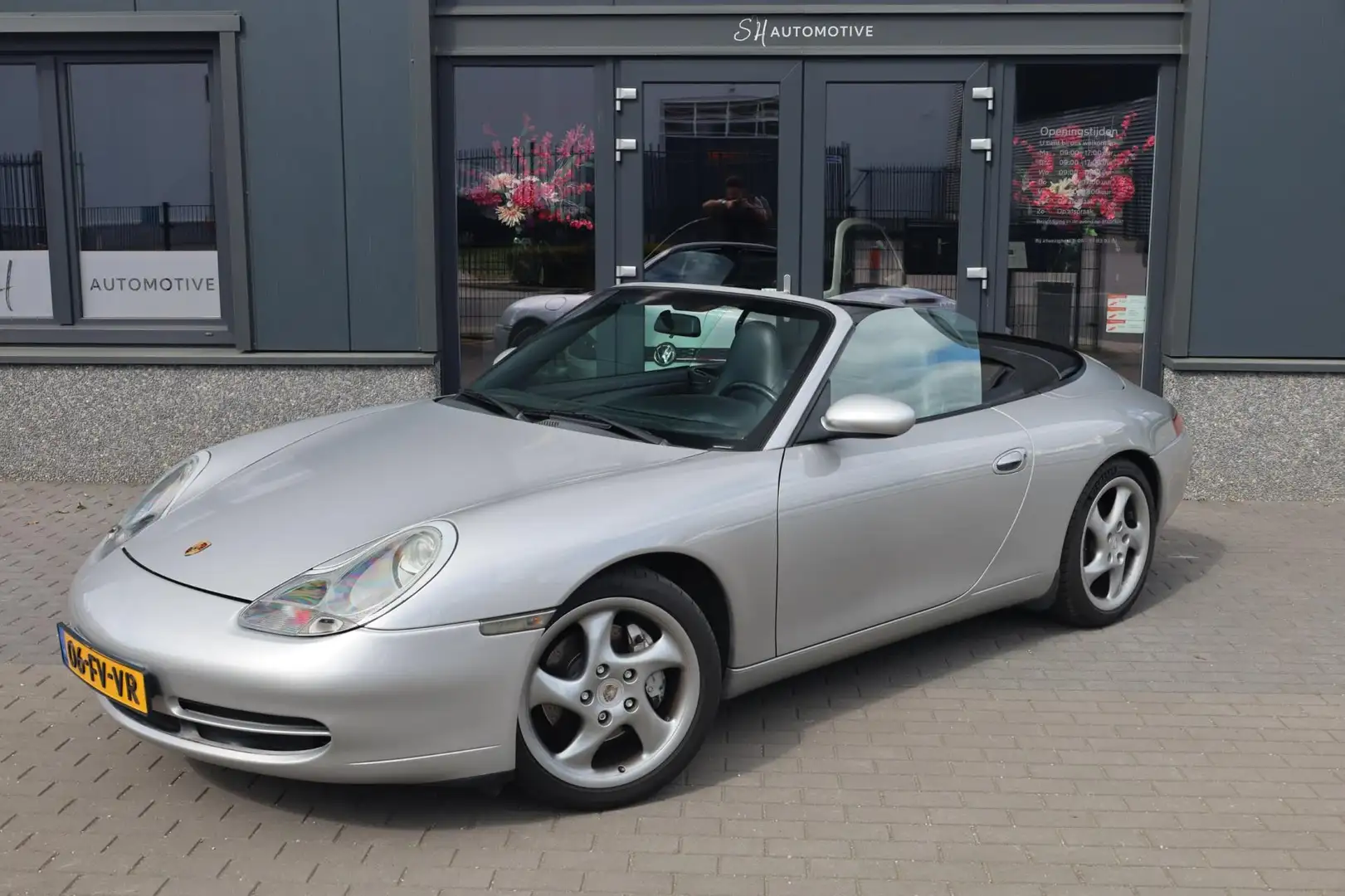 Porsche 996 996 Cabrio 3.4 Carrera 4 / HARDTOP / TIPTRONIC / L Gris - 2