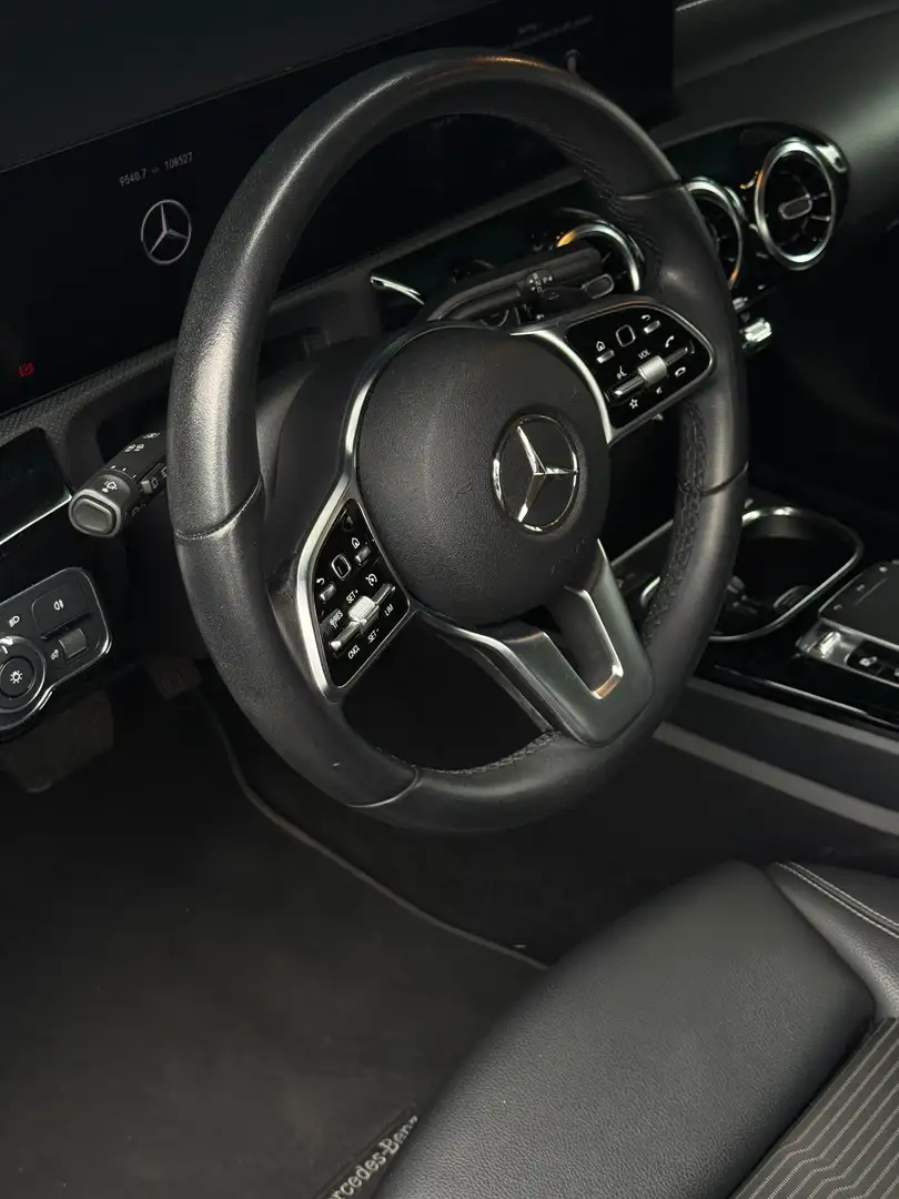 Mercedes-Benz 180 A 180 PROGRESSIVE Schwarz - 2