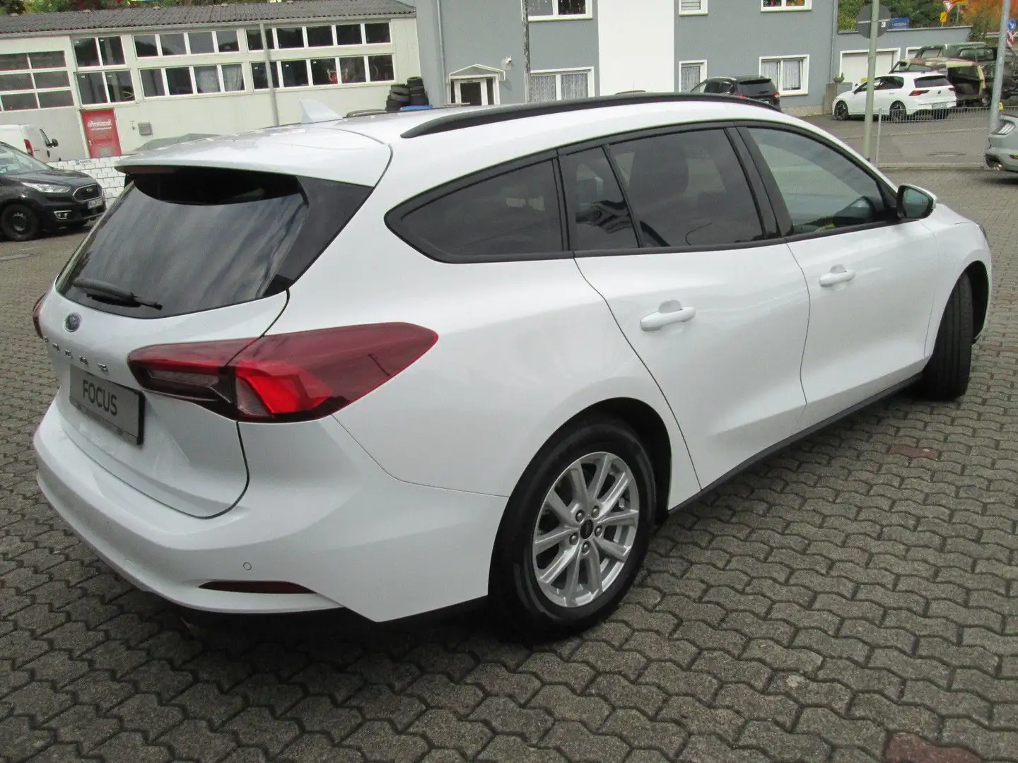 Ford Focus Turnier Cool & Connect AHK Blanc - 2
