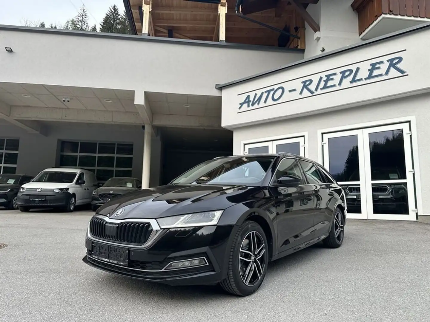 Skoda Octavia Combi 2,0 TDI DSG 4x4 Style AHK Schwarz - 1