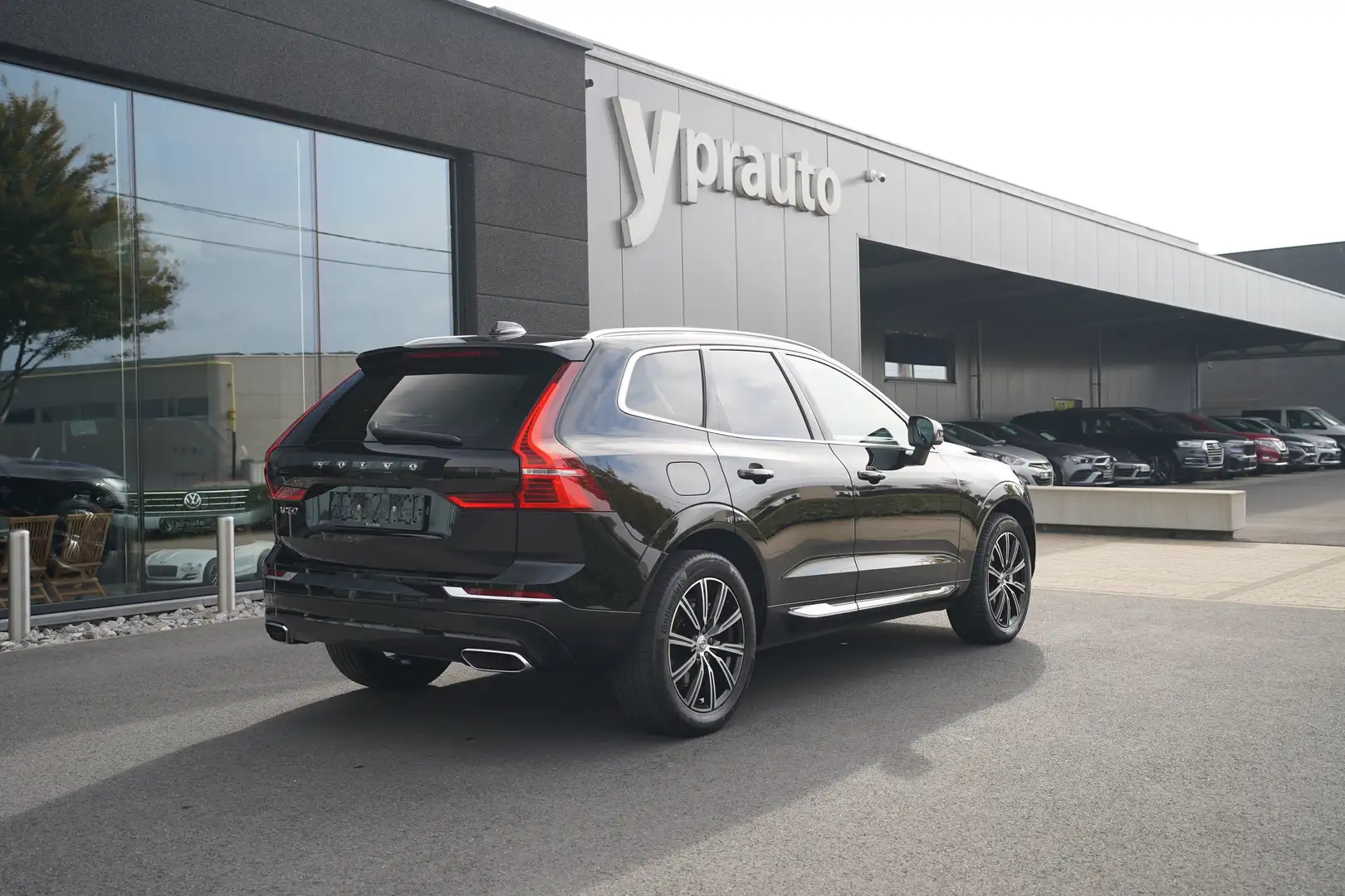 Volvo XC60 XC60 T5 Leder Panodak Carplay Adaptief cruise Zwart - 2