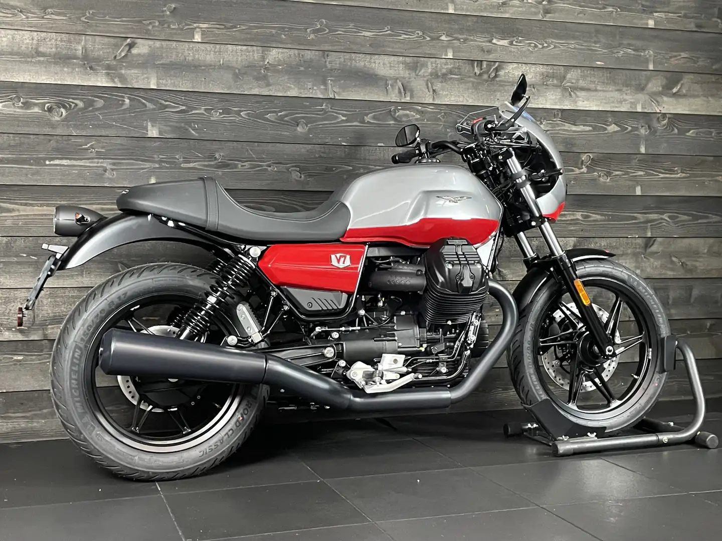 Moto Guzzi V 850 V7 IV STONE CORSA Red - 2