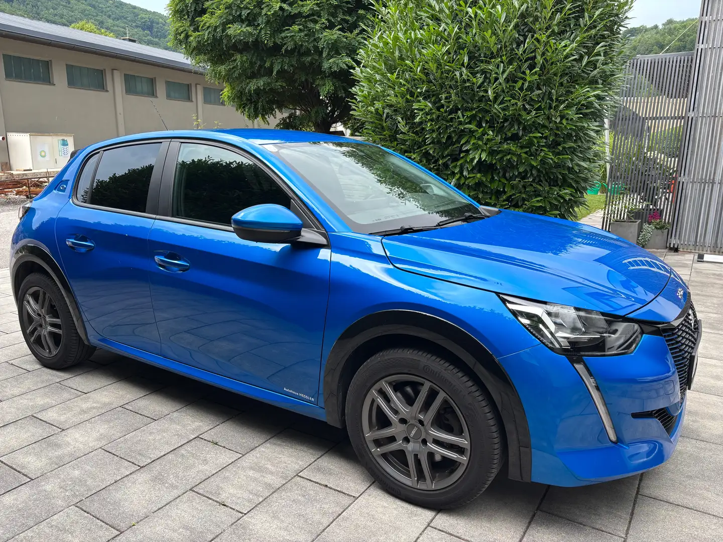 Peugeot 208 e-208 50kWh Active Active Blau - 1