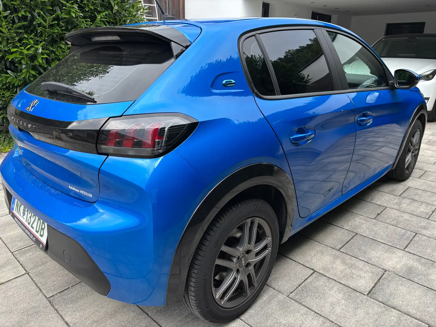 Peugeot 208 e-208 50kWh Active Active Blau - 2