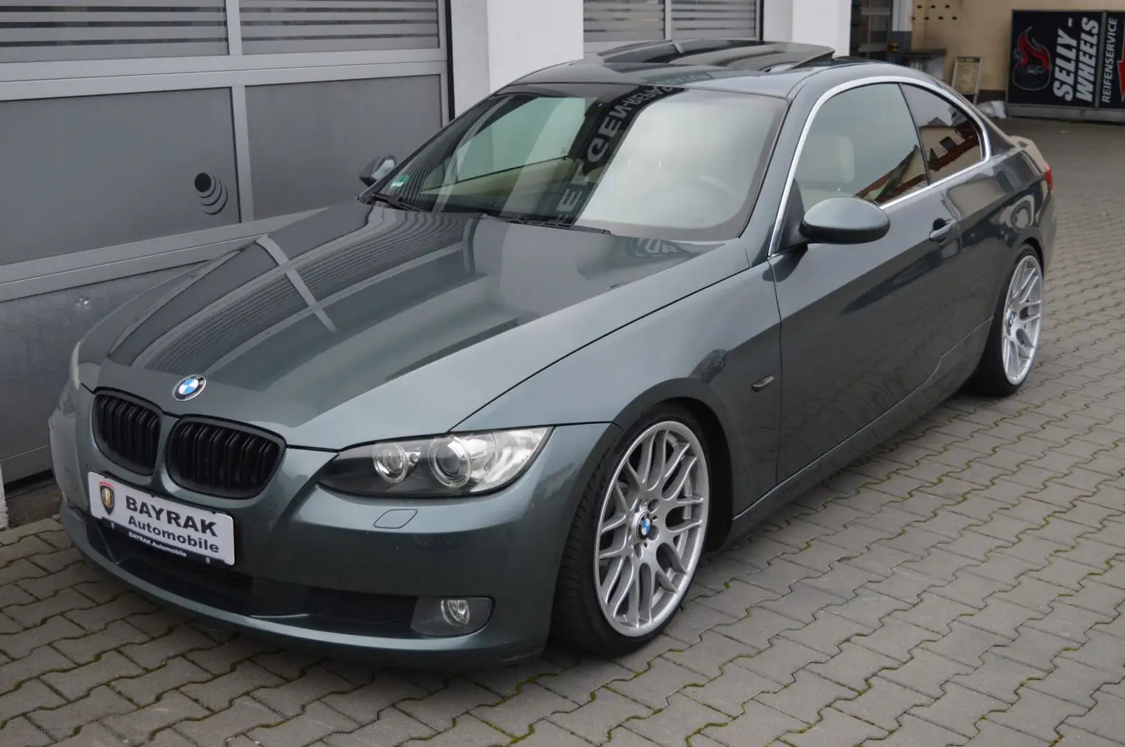 BMW 325 i Coupe*KeylessGO*Xenon*Navi*SHD*TÜV-NEU* Verde - 1