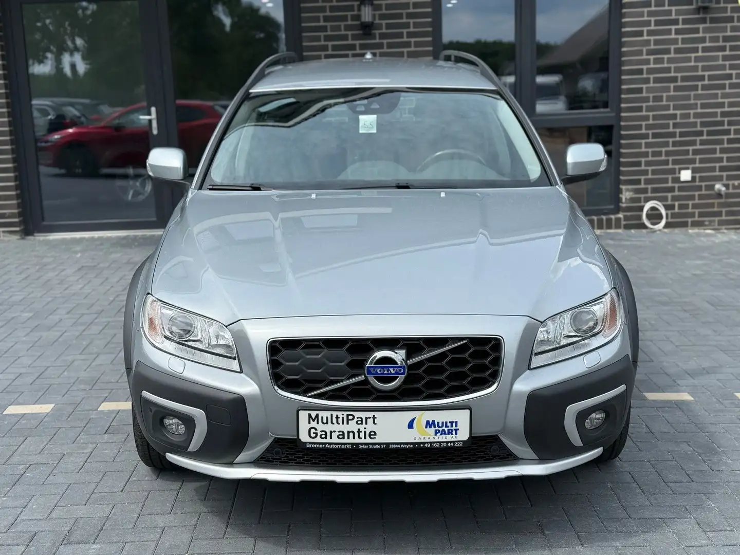 Volvo XC70 Kinetic 2WD*Automatik*Bi-Xenon*AHK*NAVI* Plateado - 2