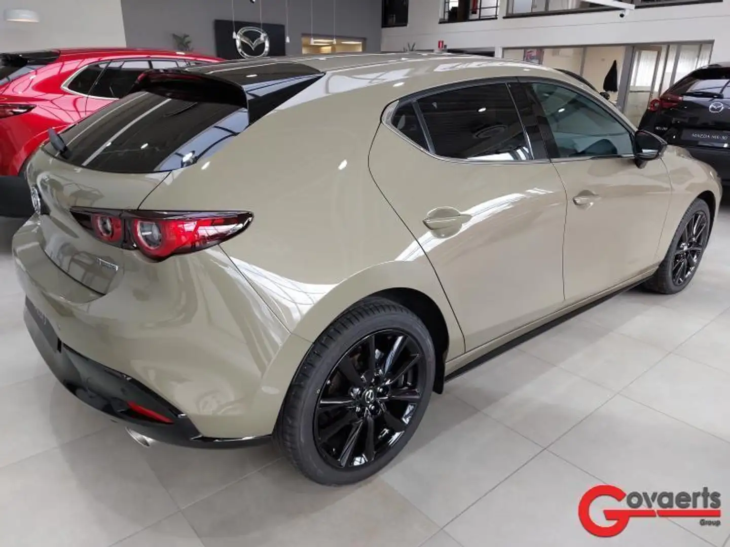 Mazda 3 Nagisa Hatchback 2.0L e-Skyactiv X 186 hp 6AT Grün - 2