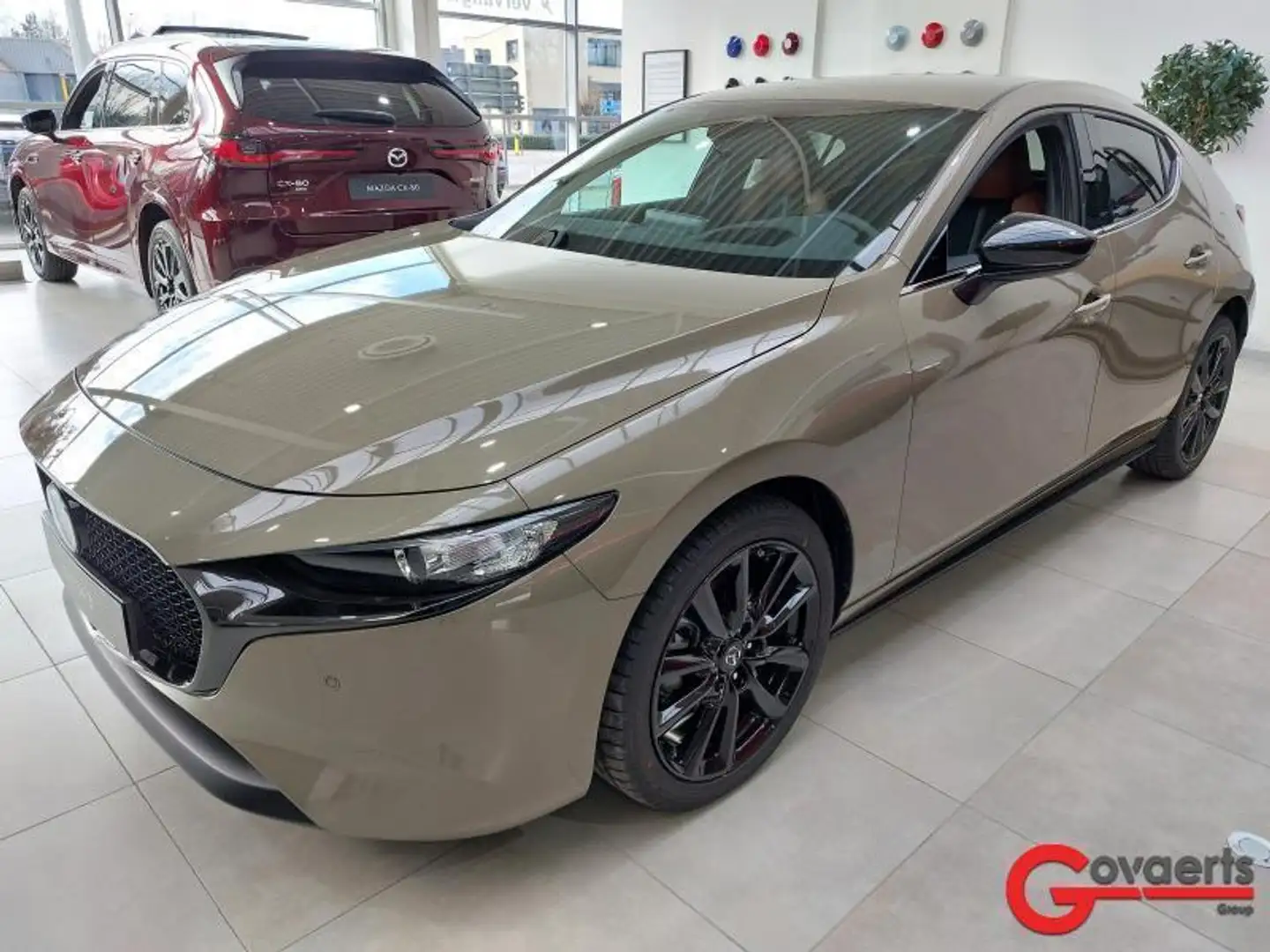 Mazda 3 Nagisa Hatchback 2.0L e-Skyactiv X 186 hp 6AT Grün - 1