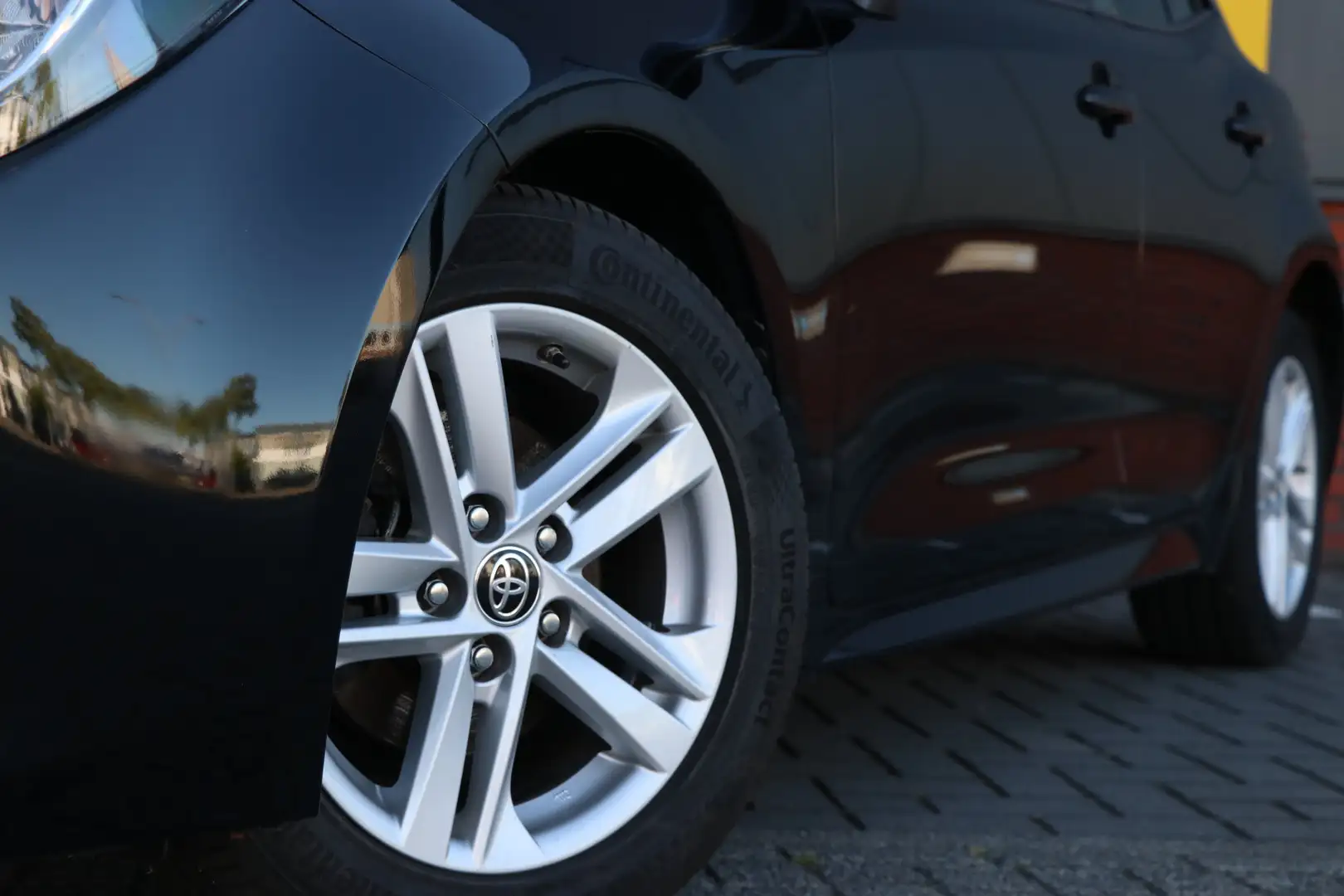 Toyota Corolla 1.8 Hybrid Business Automaat | Noir - 2