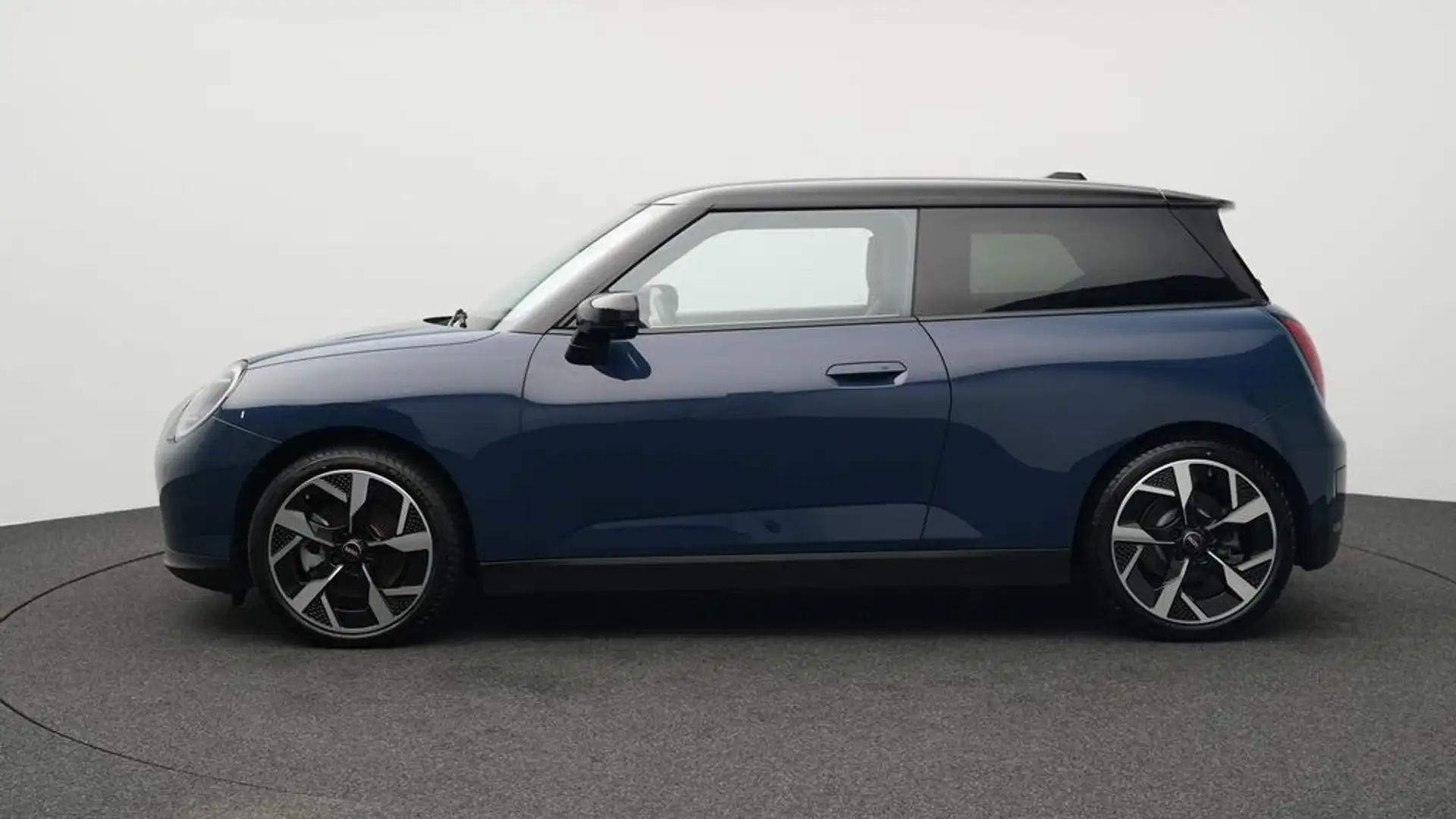 MINI Cooper SE Favoured Trim Blau - 2