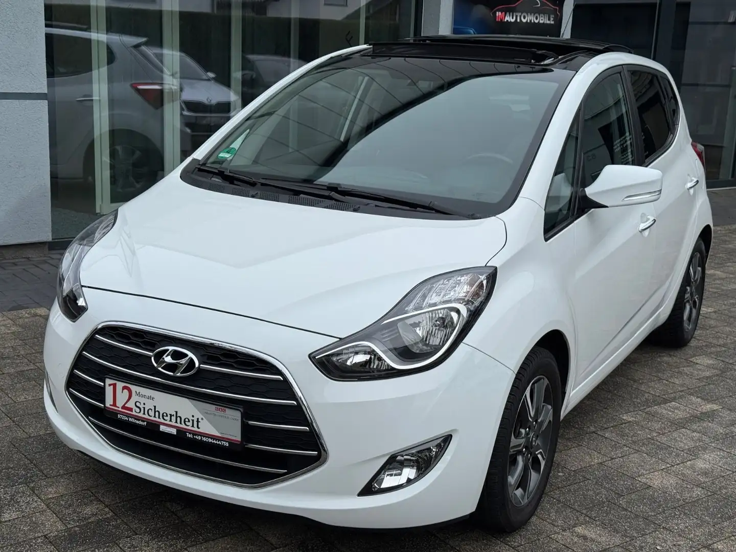 Hyundai iX20 1.4 blue YES! Plus*Panorama*R-Kamera*Navi Blanc - 1