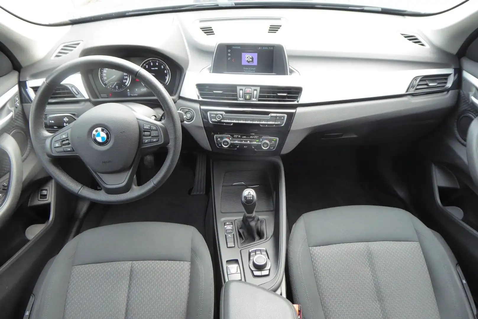 BMW X1 sDrive 18 i Advantage 1.Hand Grau - 2