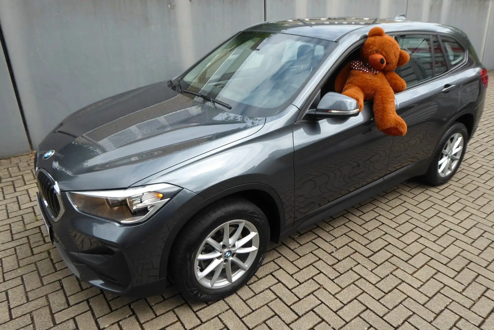 BMW X1 sDrive 18 i Advantage 1.Hand Grau - 1