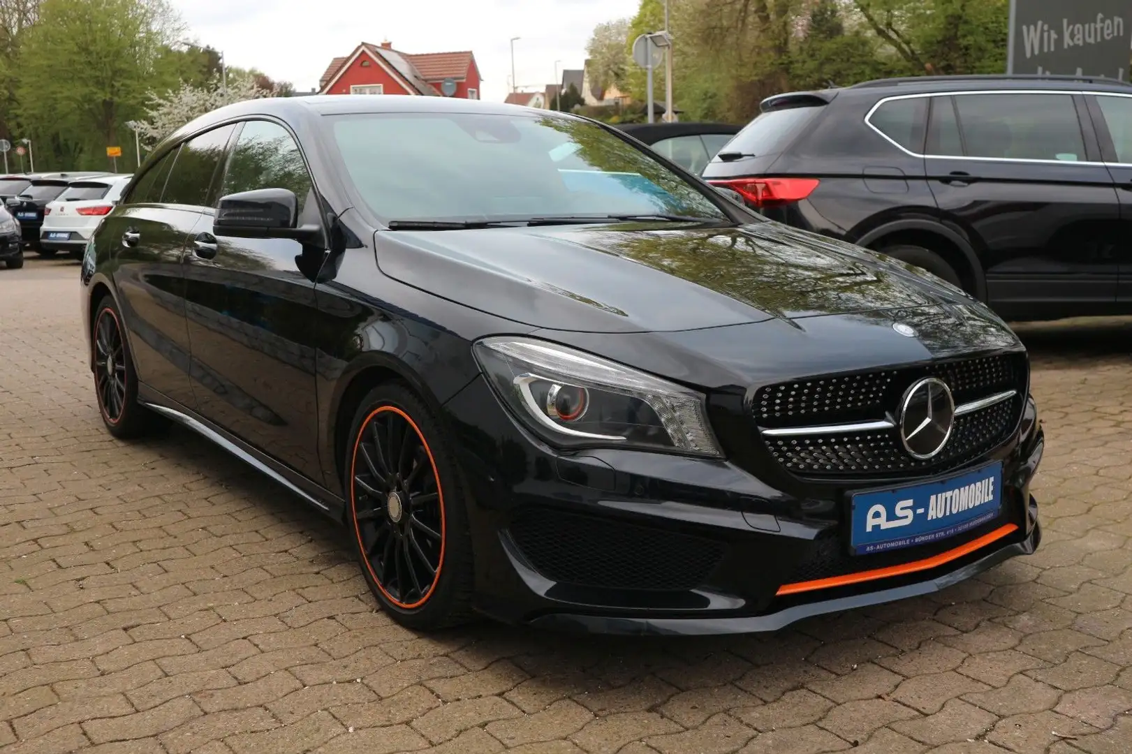 Mercedes-Benz CLA 200 Orange Art Edition AMG-Line *1.HAND* Noir - 1