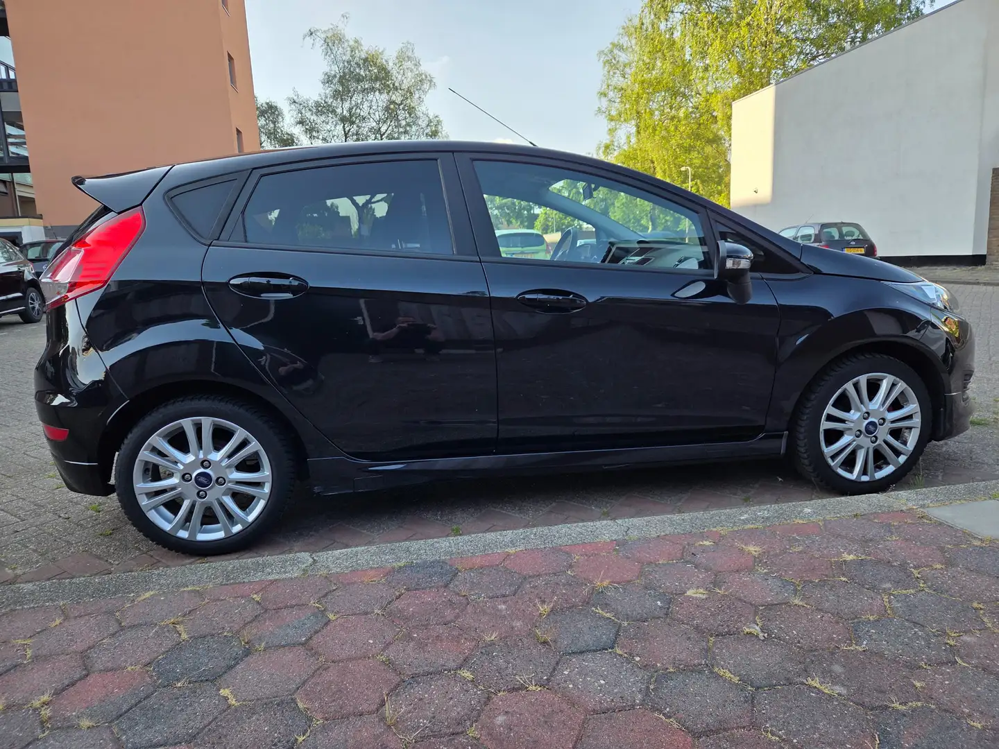 Ford Fiesta Fiesta 1.0 EcoB. 2014/10 zwart (nieuw distr-riem) Zwart - 1