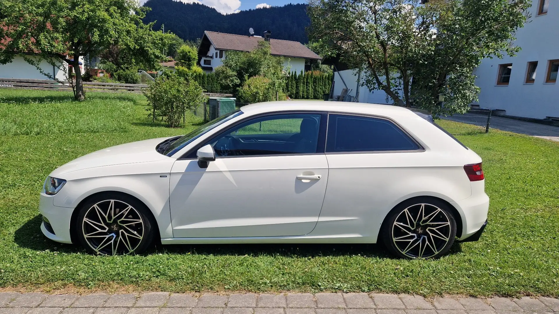 Audi A3 SB 1,2 TFSI Attraction Weiß - 2