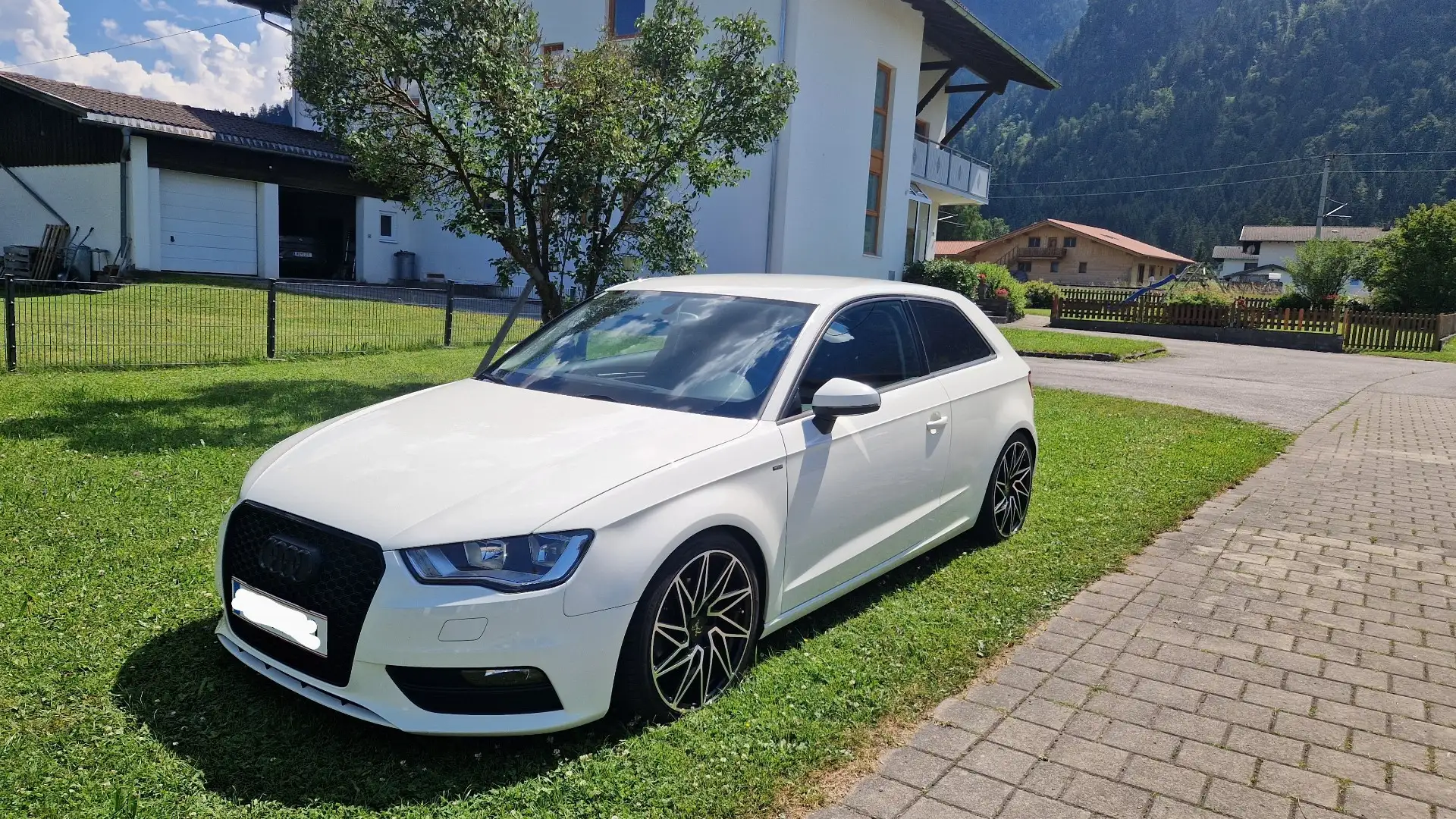 Audi A3 SB 1,2 TFSI Attraction Weiß - 1