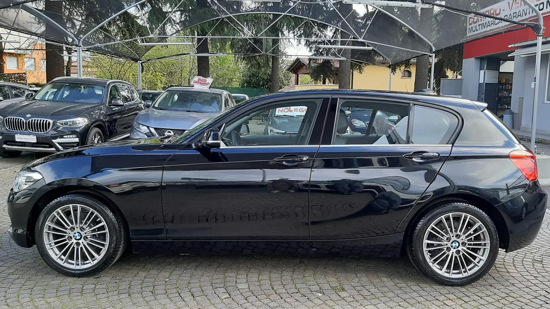 BMW 120 d 5p Urban auto. Negro - 2