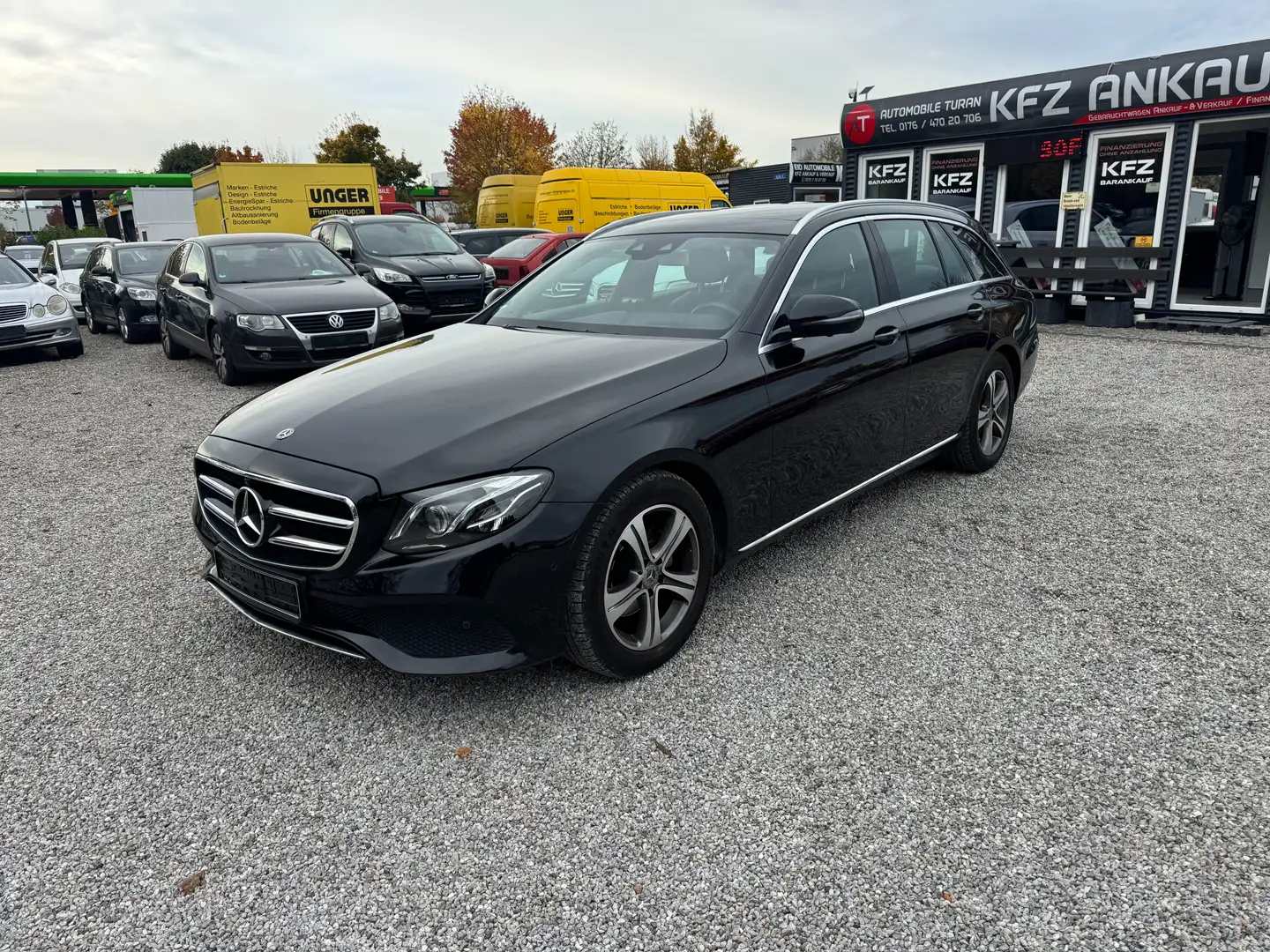 Mercedes-Benz E 220 E 220 d VOLLAUSSTATTUNG!KAMERA!!NAVI!PANORAMADACH Schwarz - 2