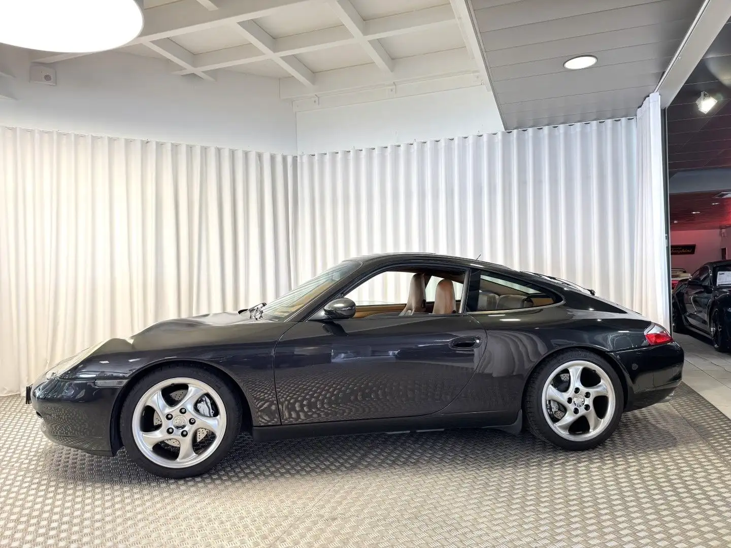 Porsche 911 (996) CARRERA 4 MILLENIUM - 1