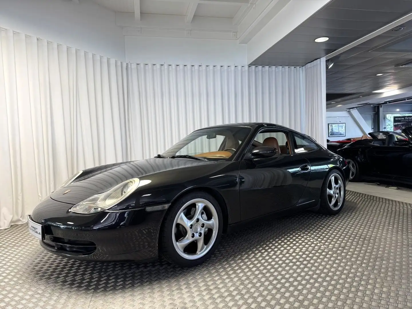 Porsche 911 (996) CARRERA 4 MILLENIUM - 2