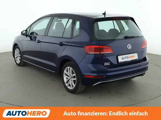 Volkswagen Golf view 4