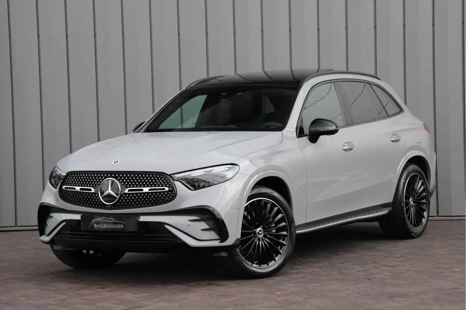 Mercedes-Benz GLC 300 300e AMG 4-Matic | 313PK | Pano | Keyless-go | Sfe Grijs - 1